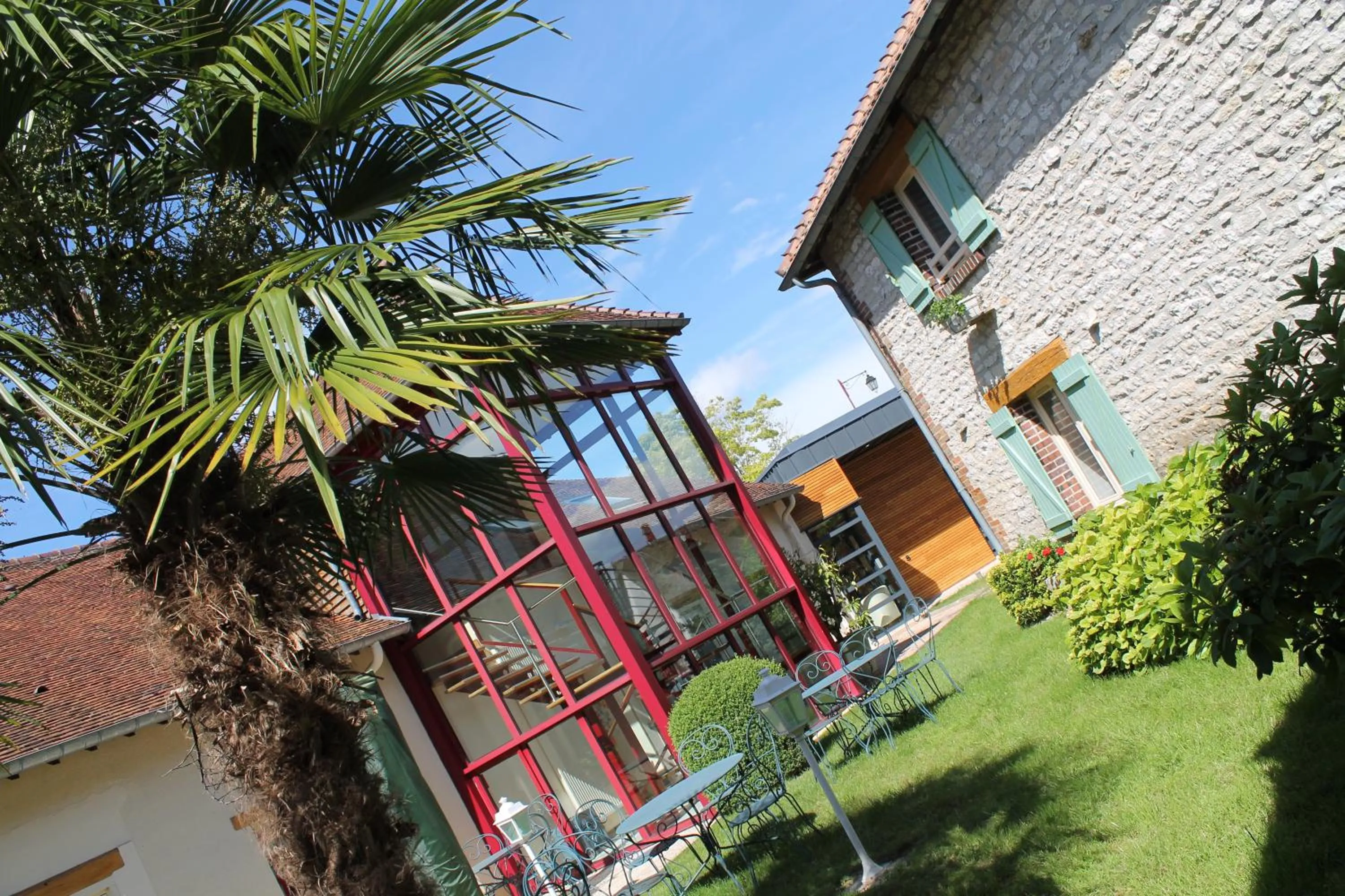 Property building in Auberge du Lac, Sure Hotel Collection by Best Western