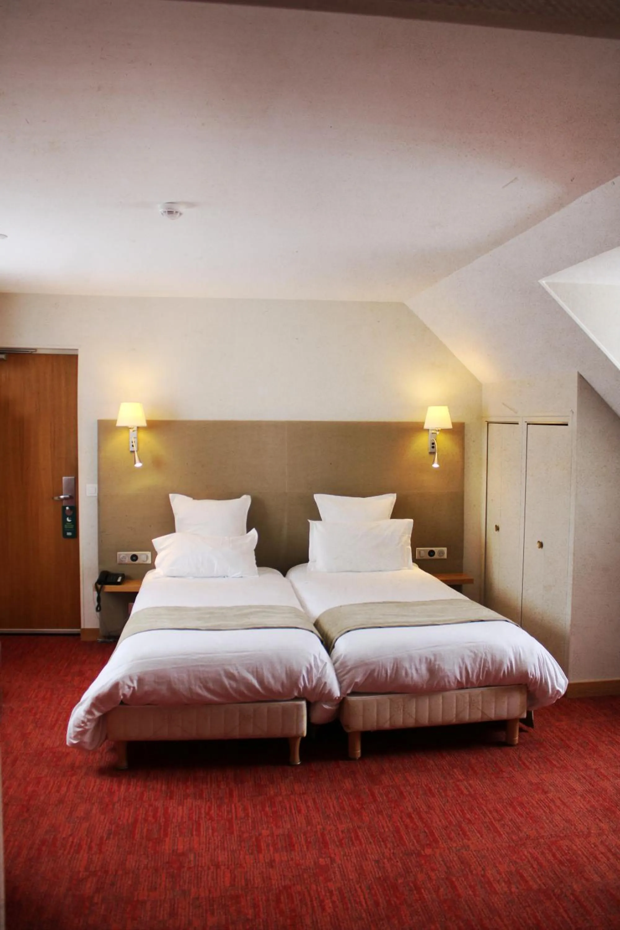 Bed in Auberge du Lac, Sure Hotel Collection by Best Western