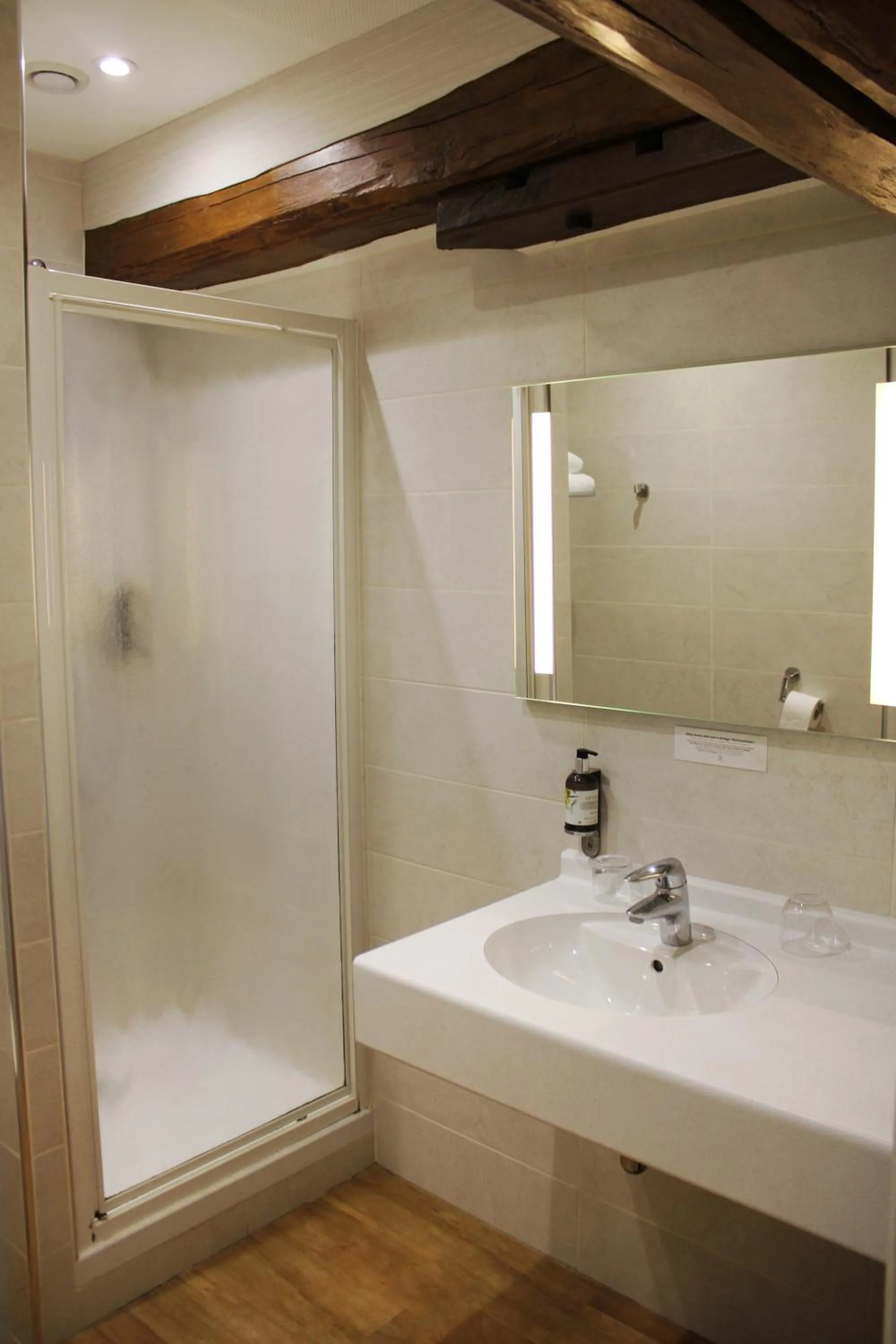 Shower in Auberge du Lac, Sure Hotel Collection by Best Western