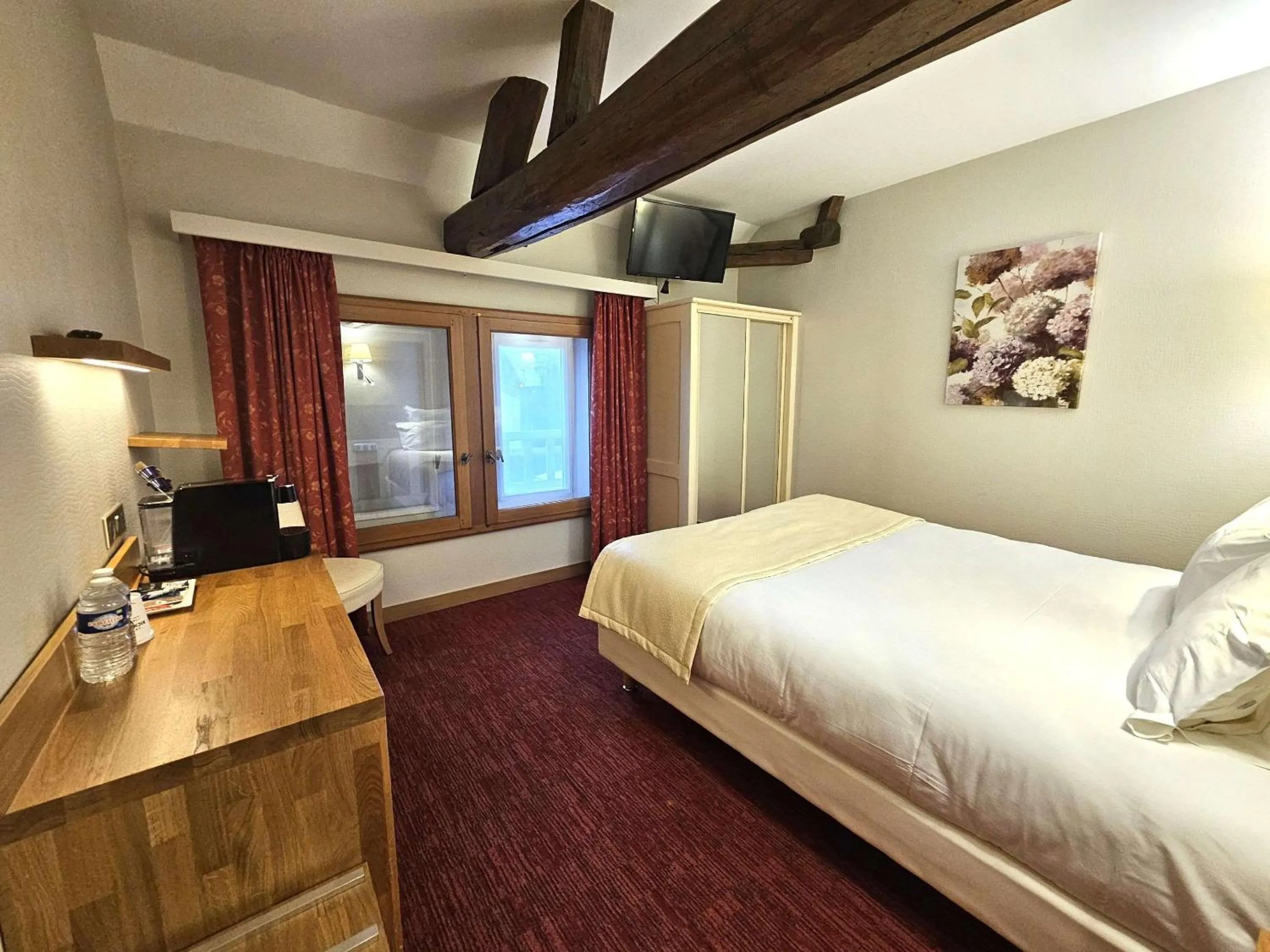 Bedroom, Bed in Auberge du Lac, Sure Hotel Collection by Best Western