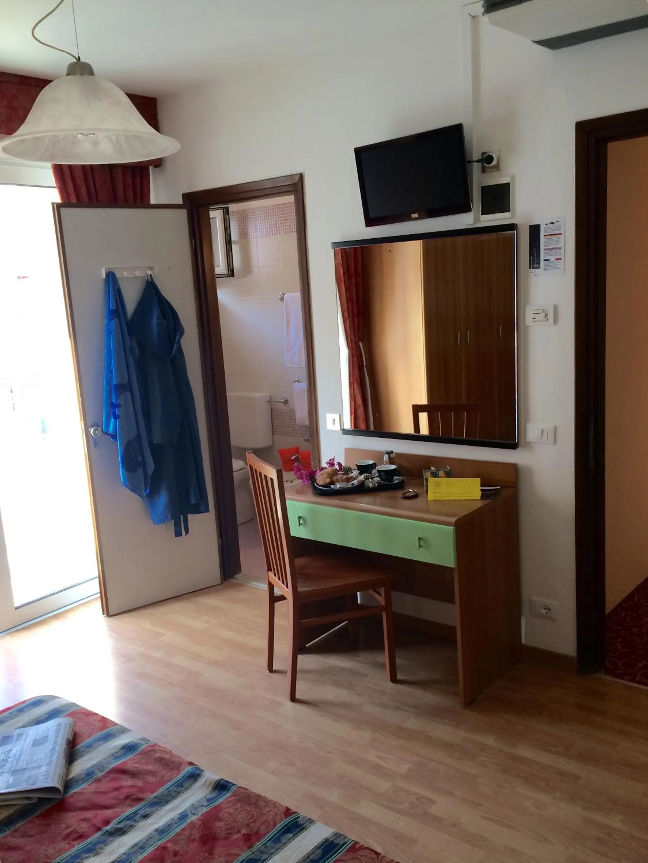 Day, Bed in Hotel American