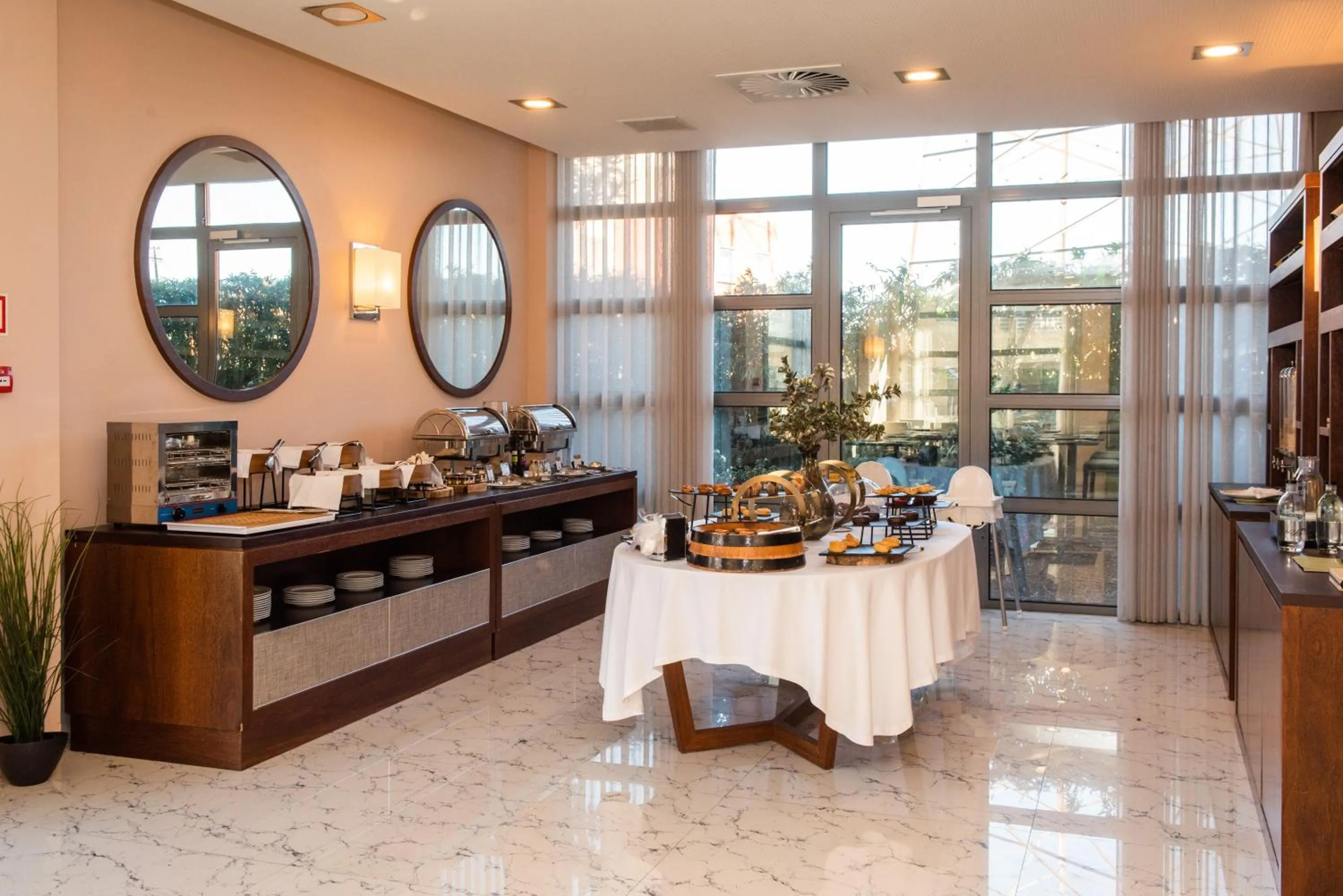 Restaurant/places to eat in Eurostars Oporto