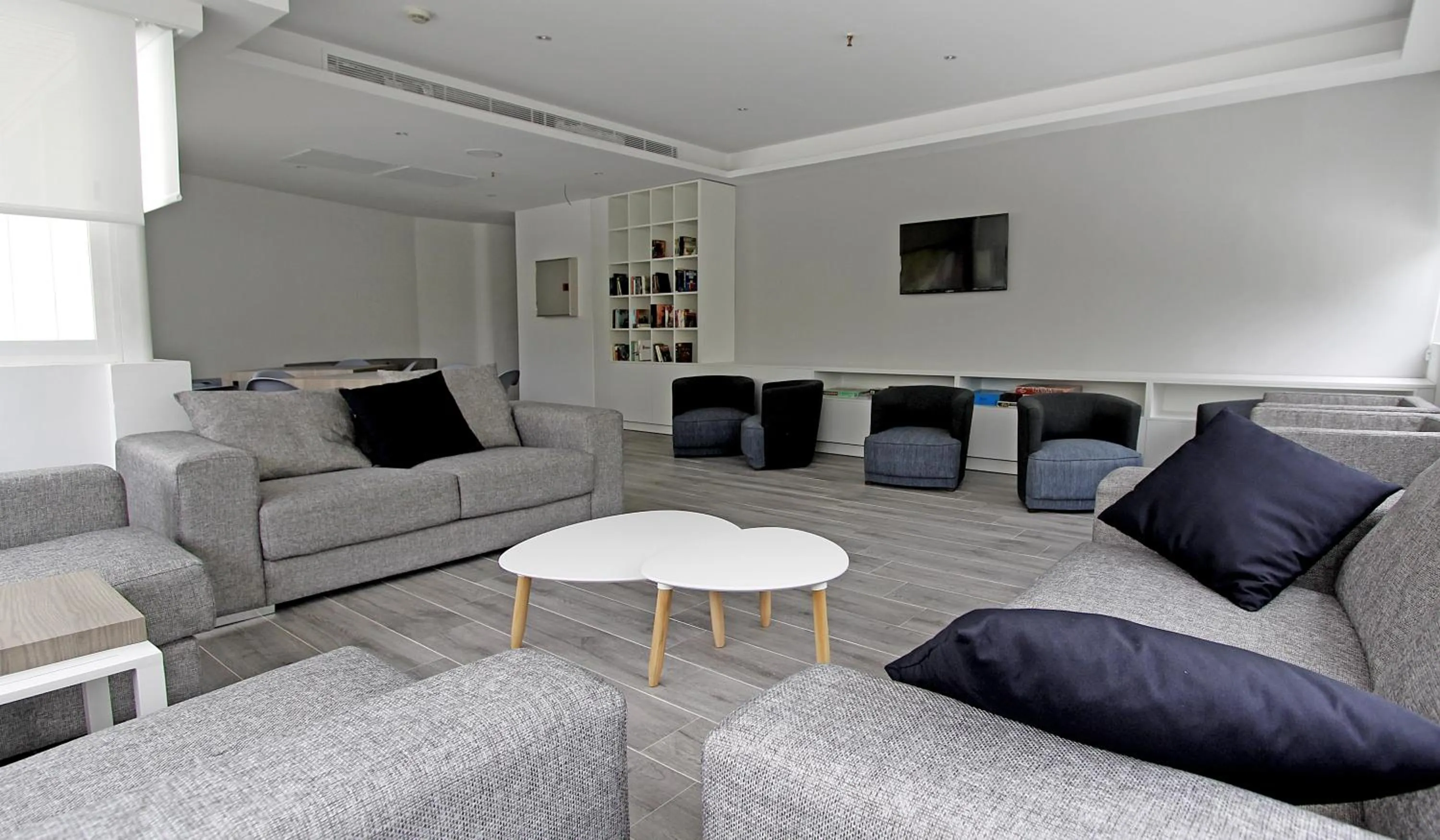 Communal lounge/ TV room in BG Pamplona