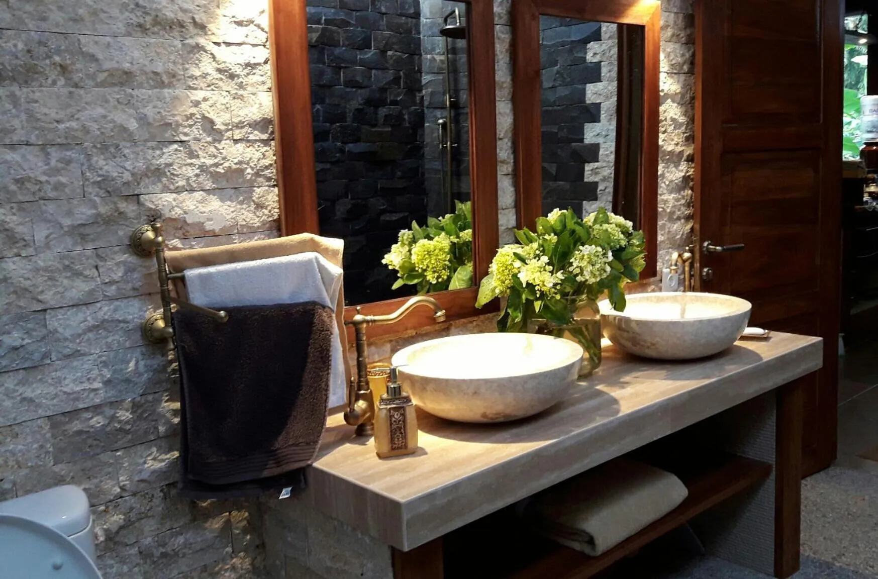 Shower in A Priori Villa Ubud