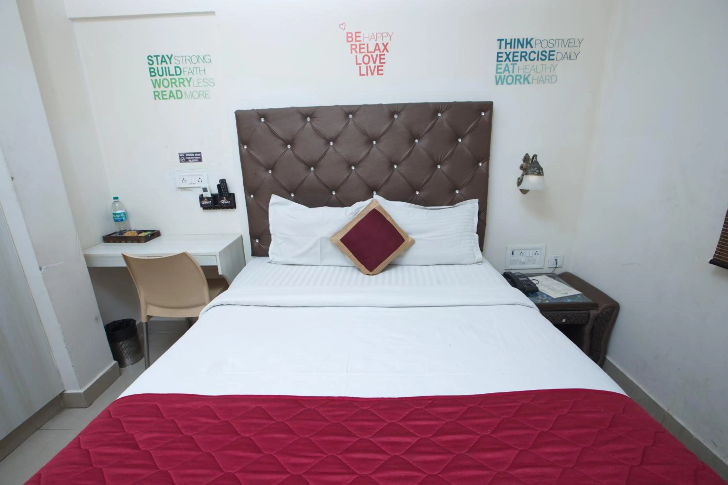 Bed in Zingle Stay Airport Hotel