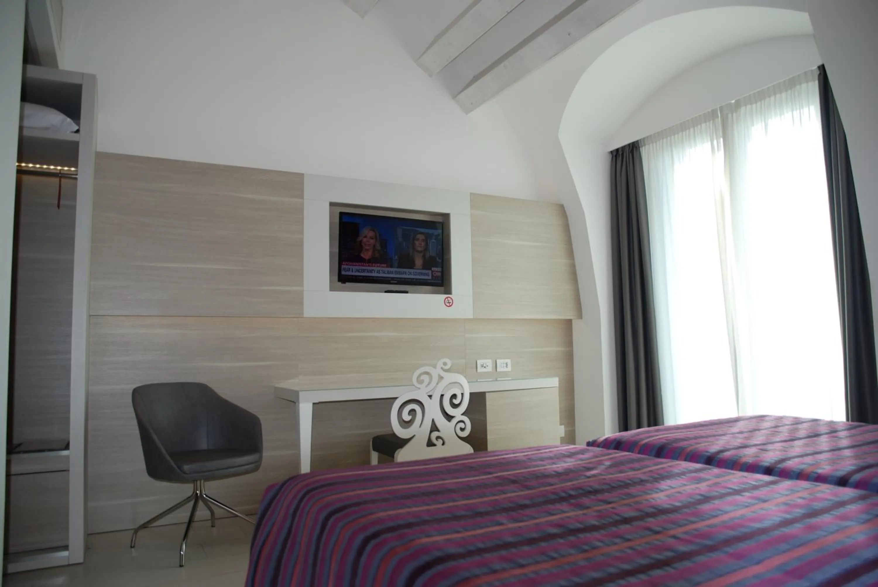 Photo of the whole room, Bed in Hotel Lugano Torretta