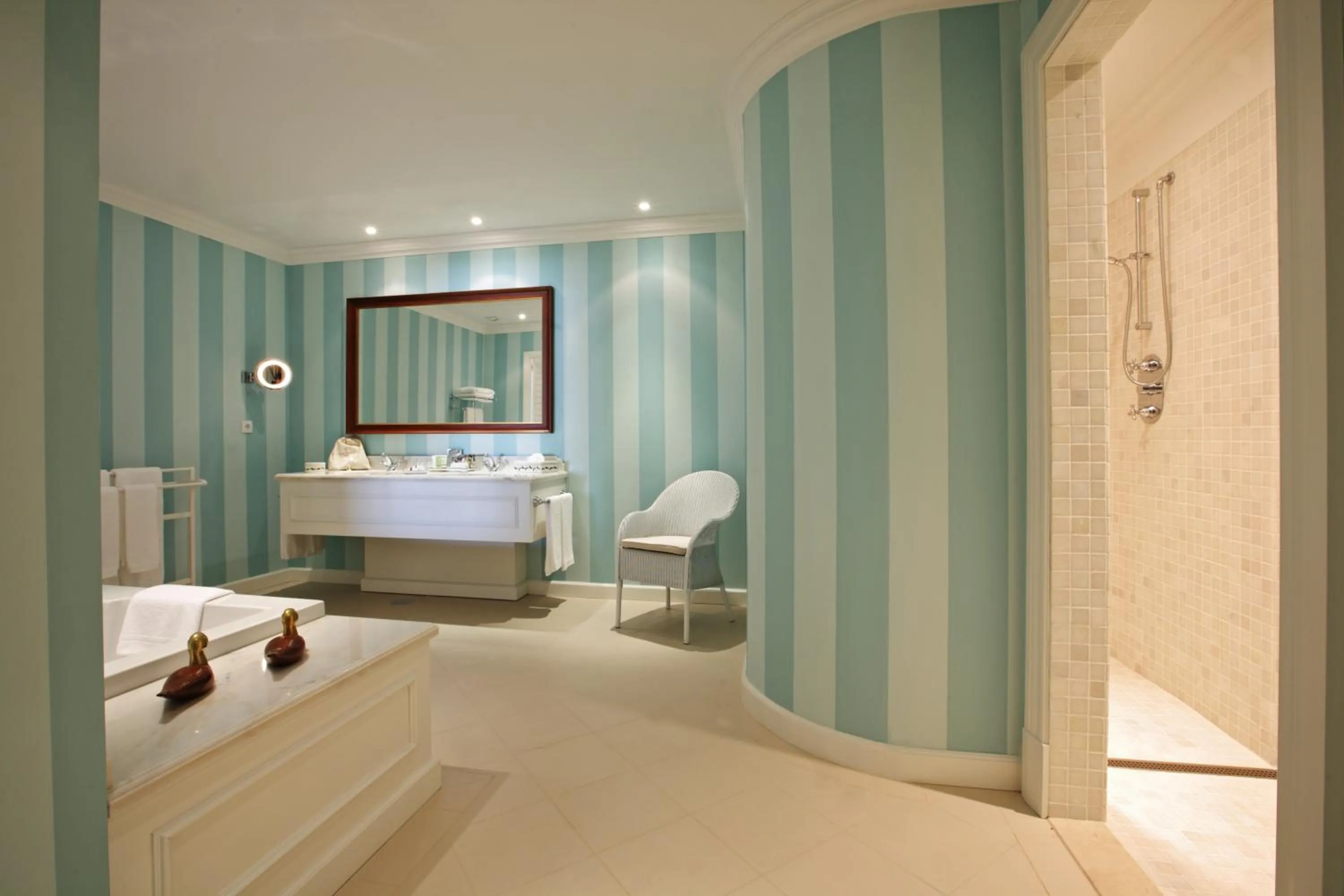 Bathroom, Bed in The Yeatman