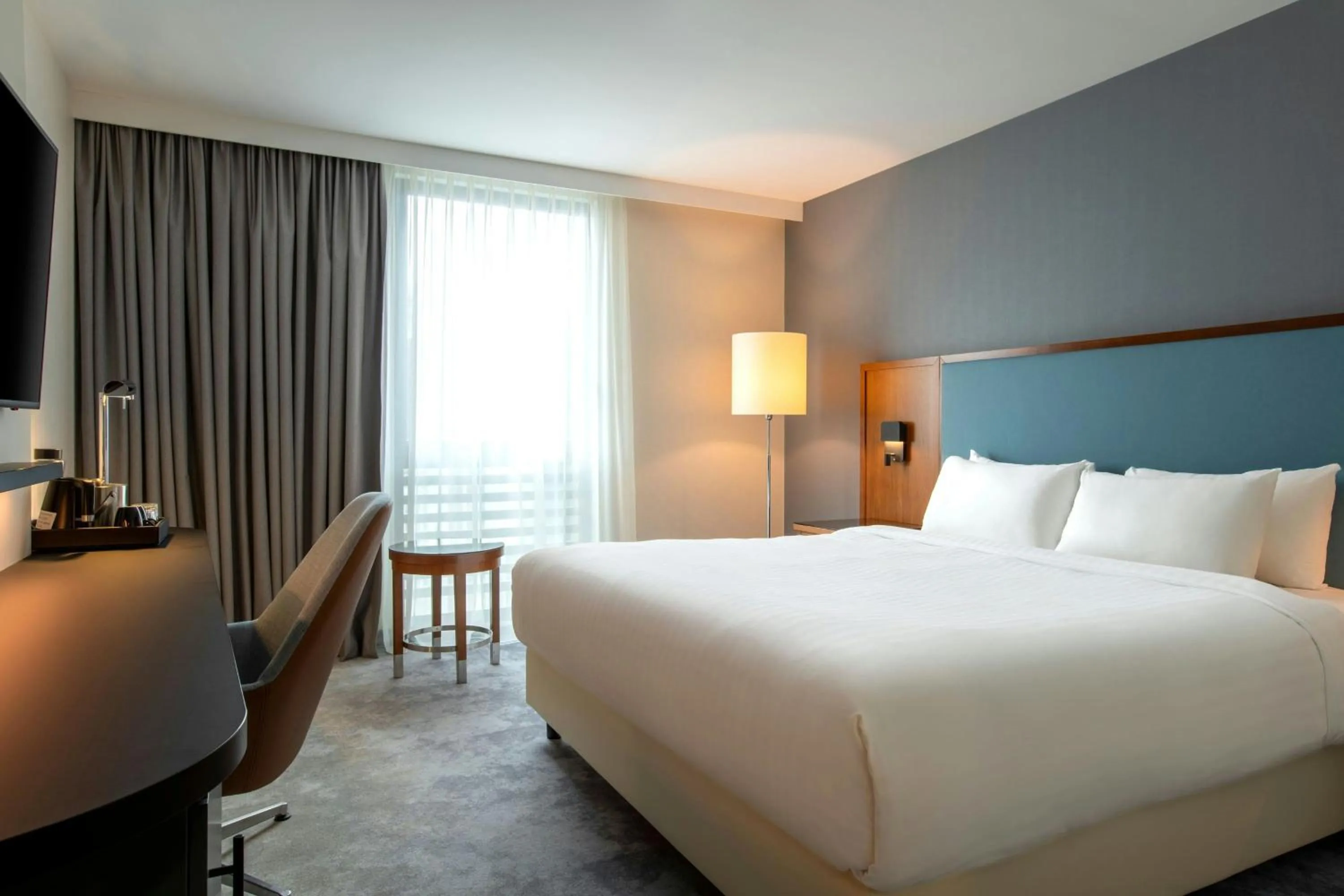 Photo of the whole room, Bed in Courtyard by Marriott Paris Arcueil