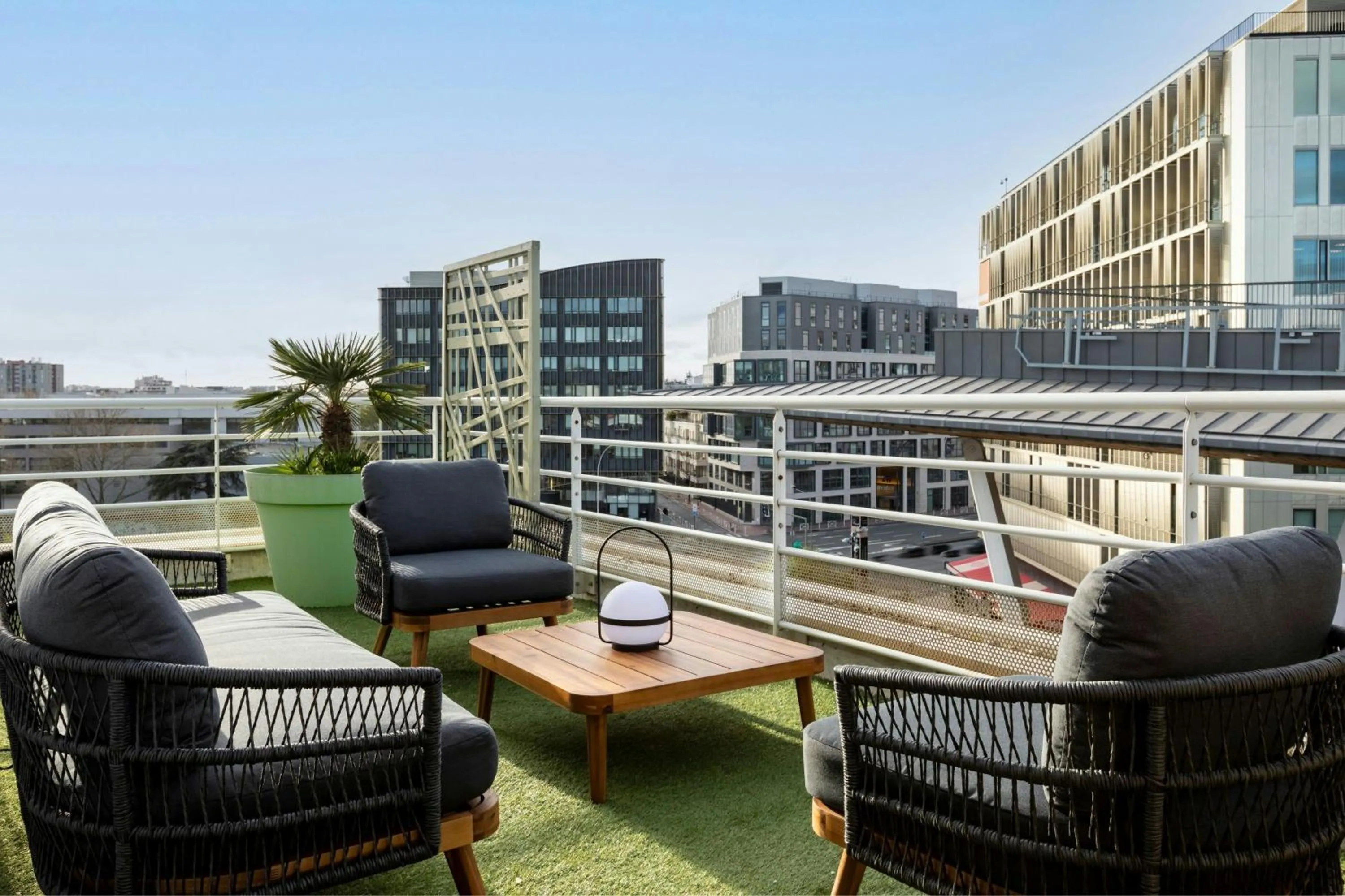 Photo of the whole room in Courtyard by Marriott Paris Arcueil