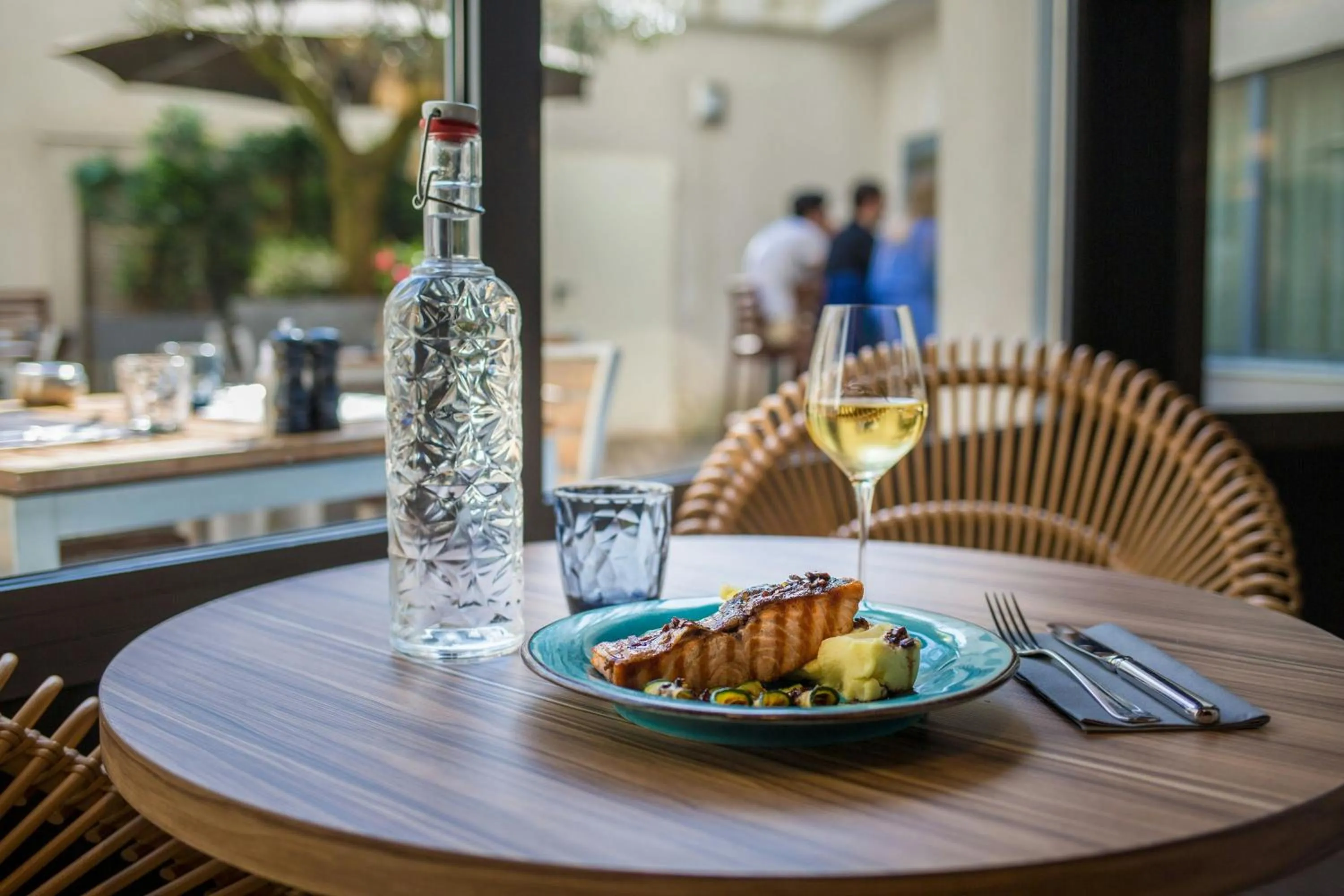 Lounge or bar in Courtyard by Marriott Paris Arcueil