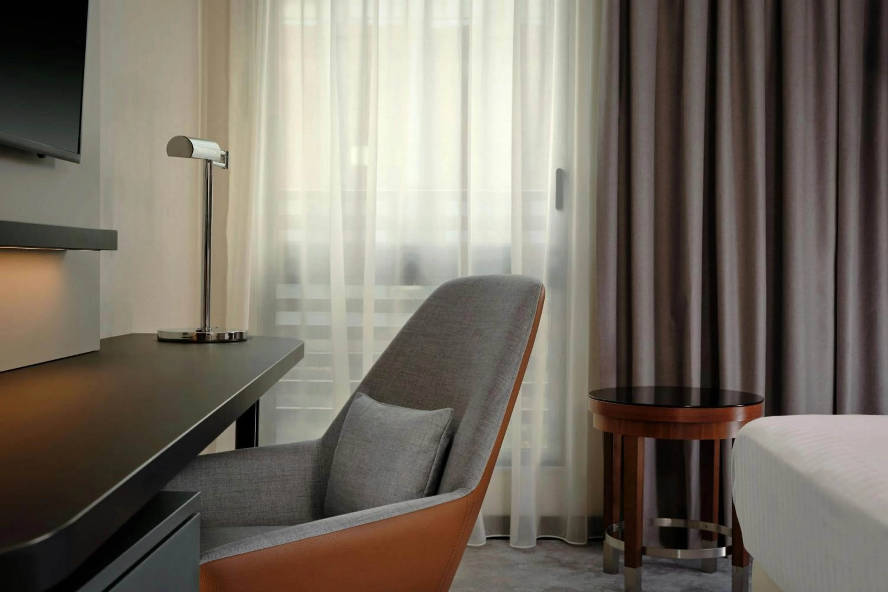 Photo of the whole room in Courtyard by Marriott Paris Arcueil