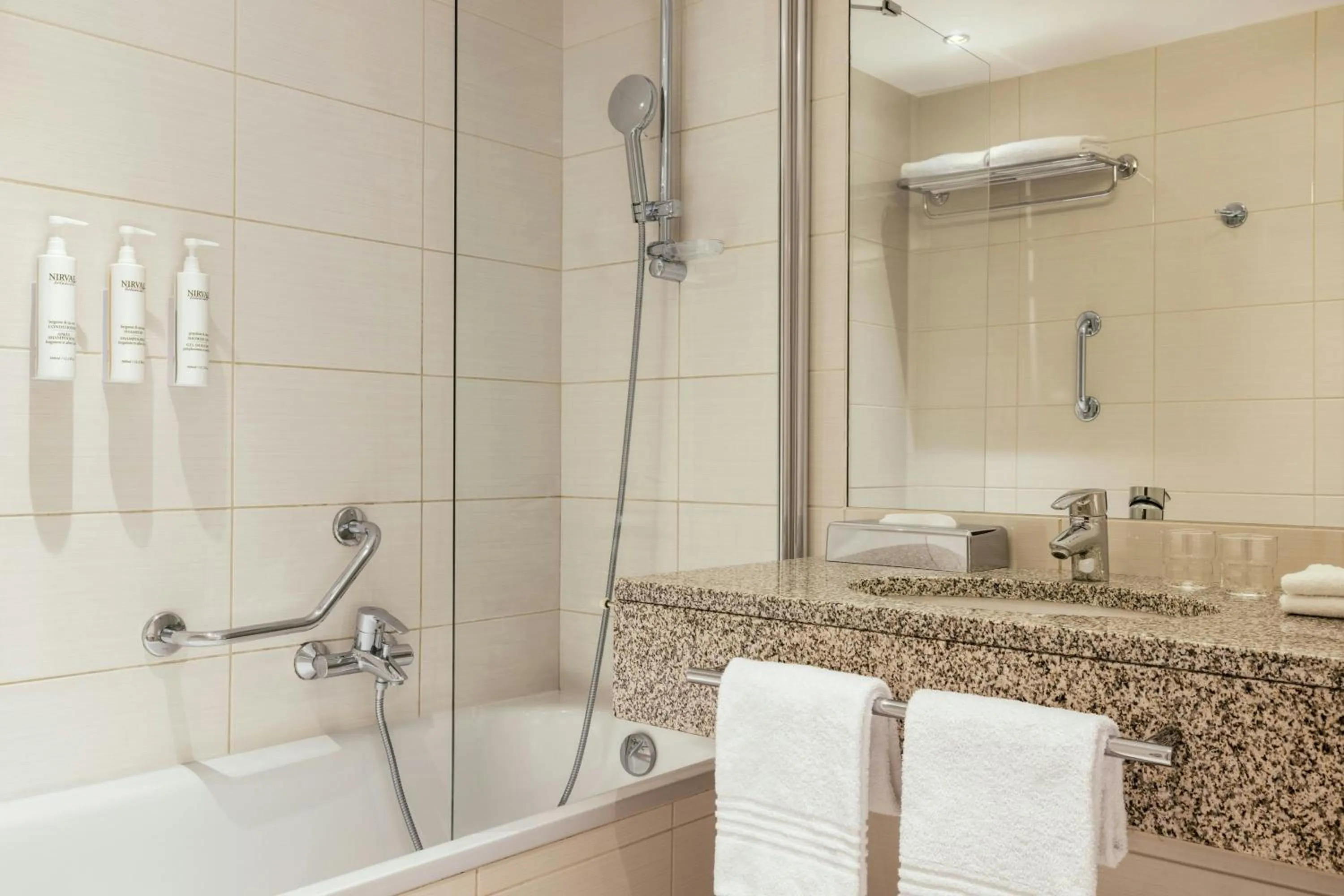 Bathroom in Courtyard by Marriott Paris Arcueil