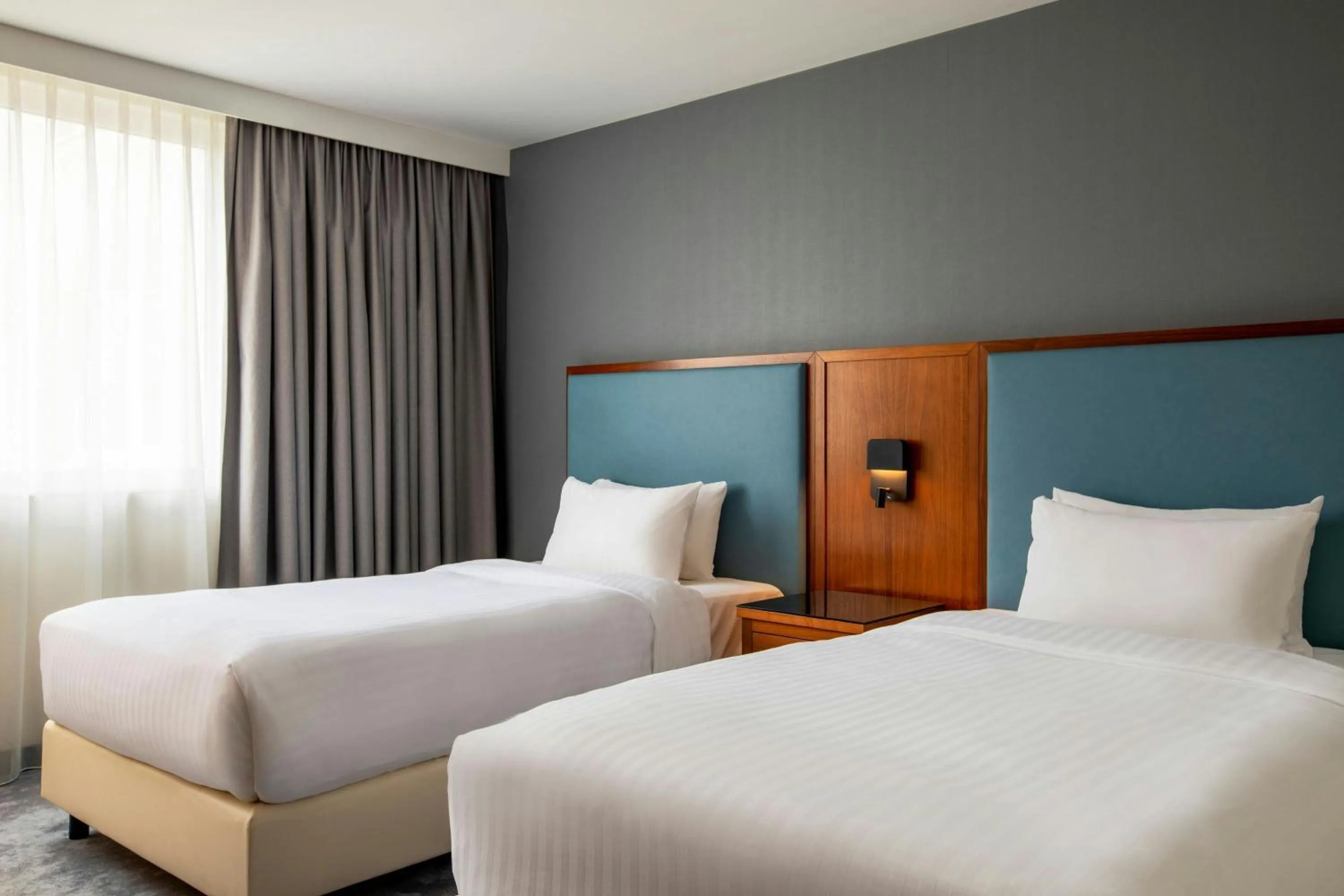 Photo of the whole room, Bed in Courtyard by Marriott Paris Arcueil