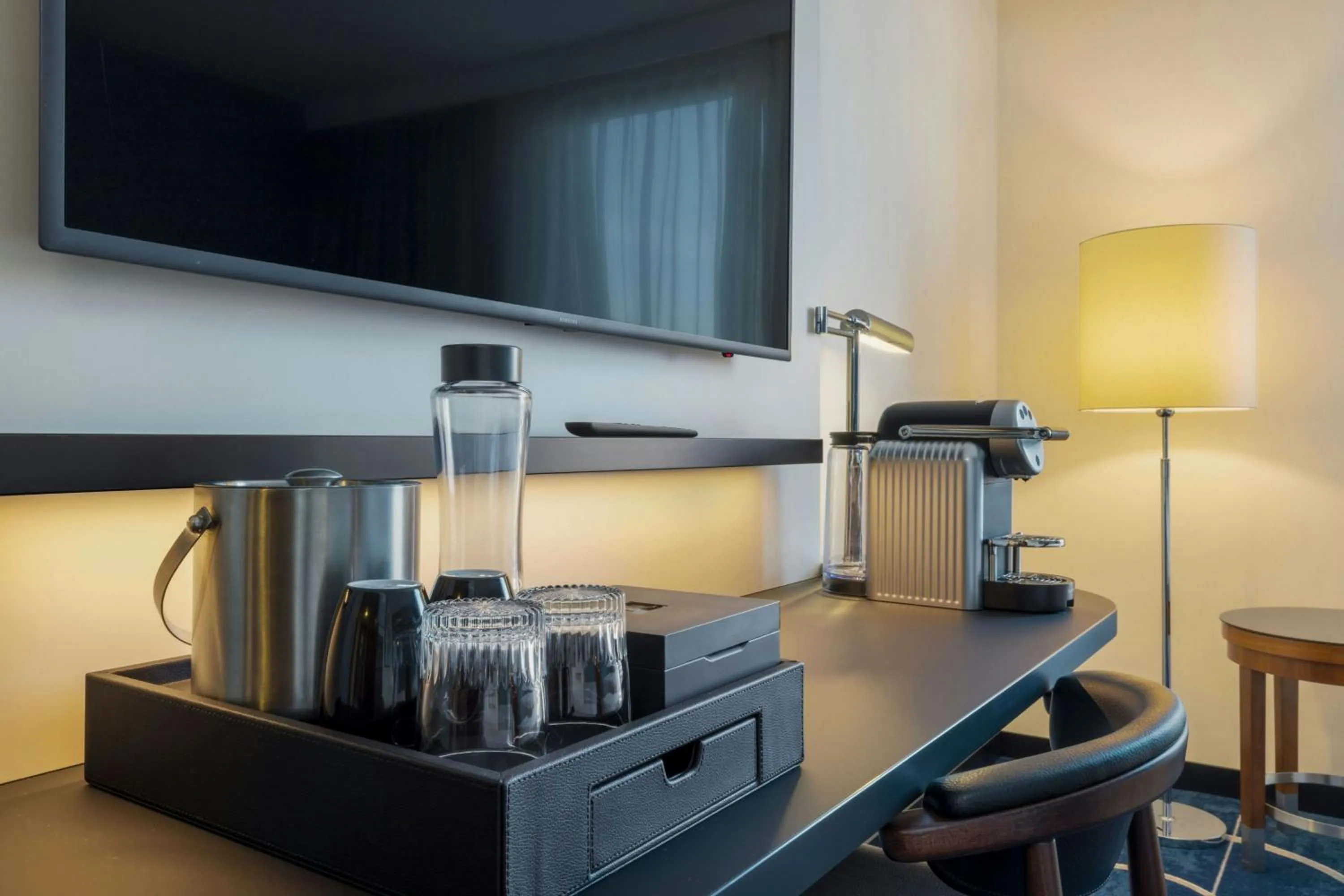 Photo of the whole room in Courtyard by Marriott Paris Arcueil