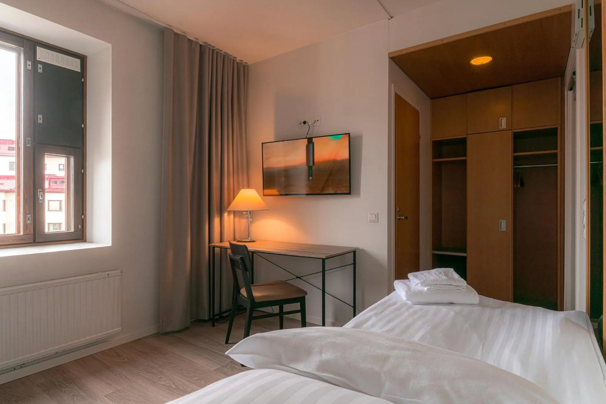 Bedroom, Bed in Summer Hotel Tott