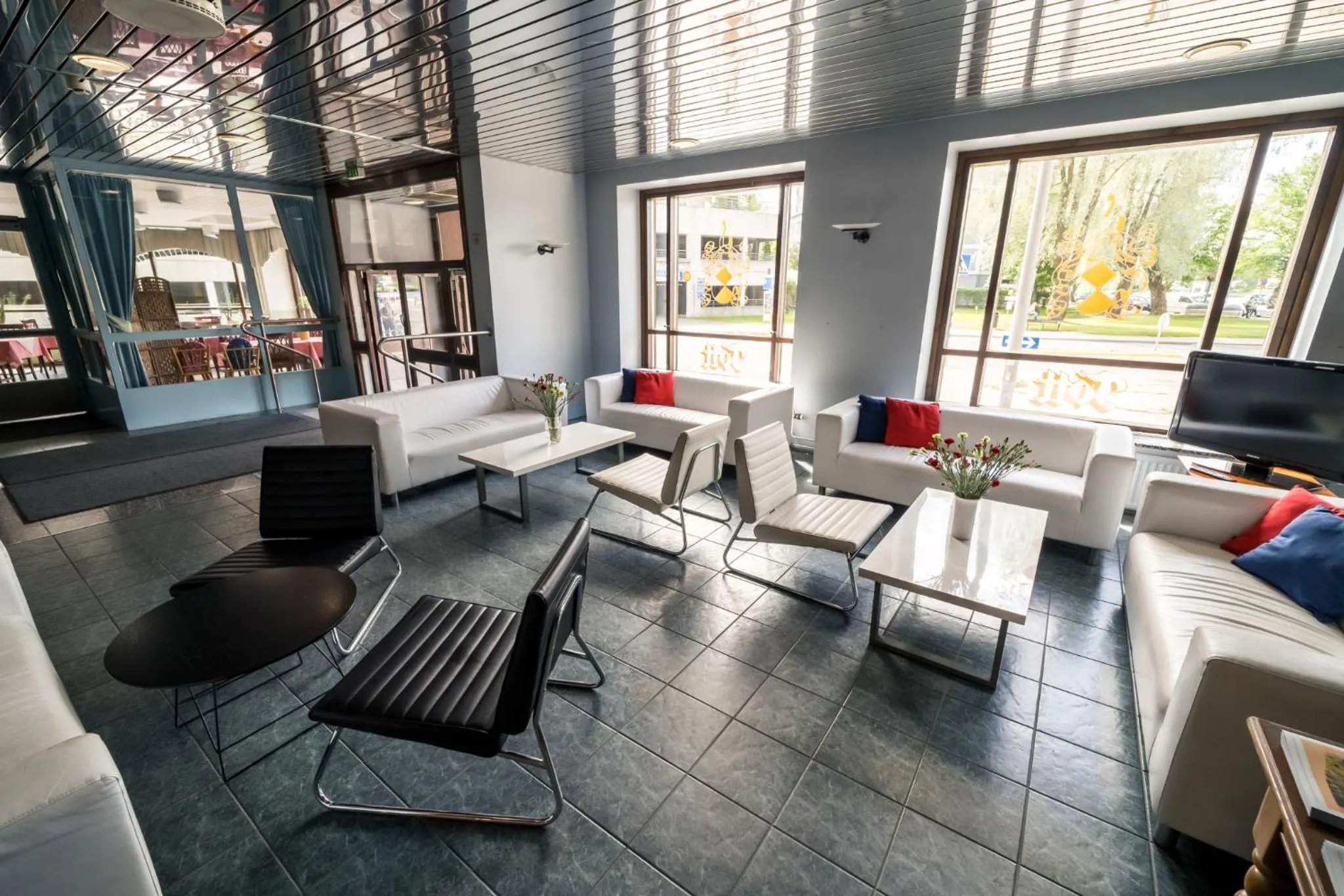 Communal lounge/ TV room in Summer Hotel Tott