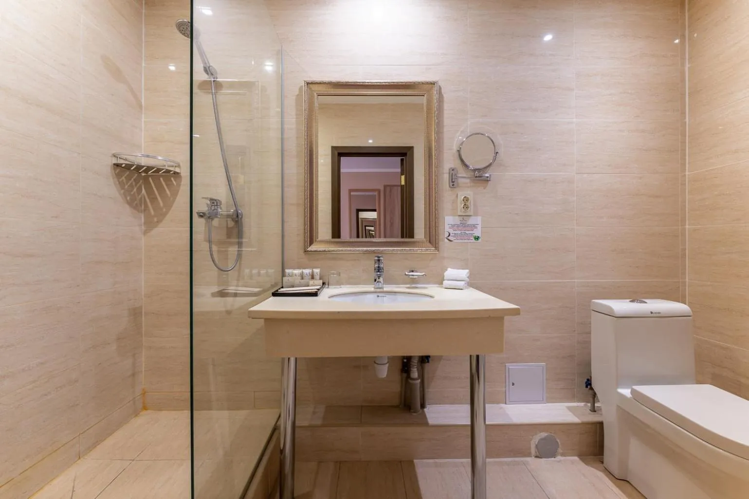 Bathroom in Renion Park Hotel