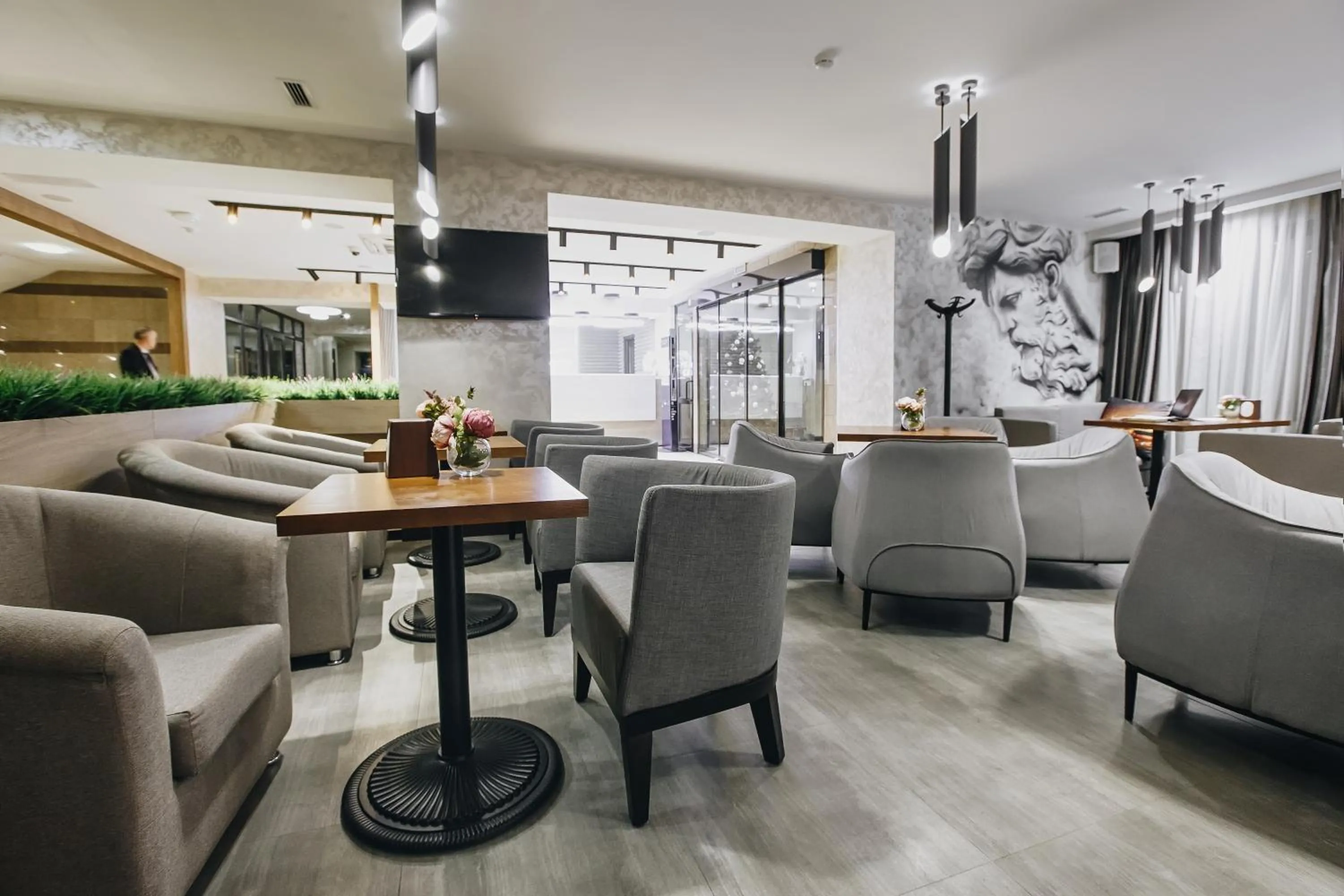 Communal lounge/ TV room in Renion Park Hotel