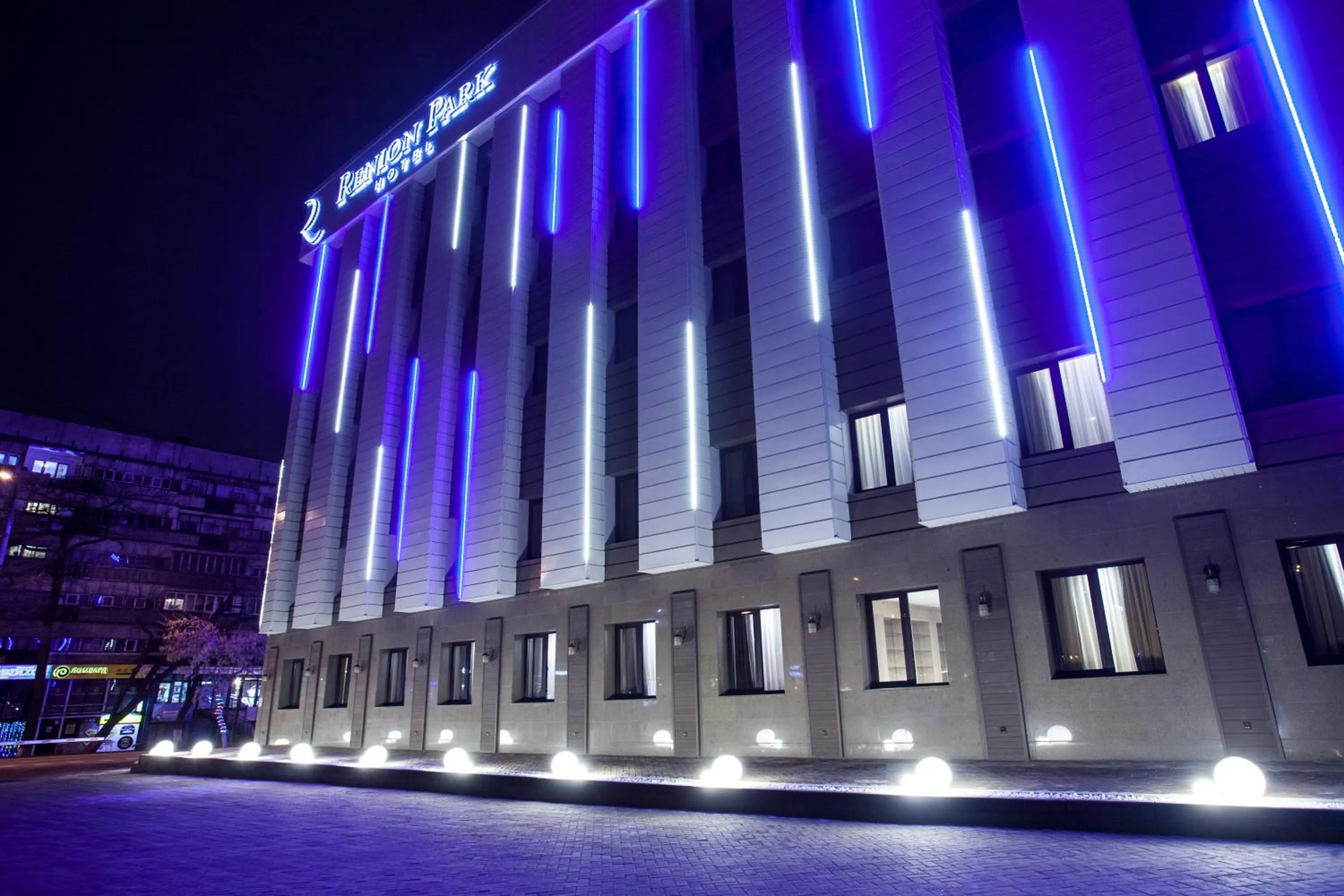 Facade/entrance in Renion Park Hotel