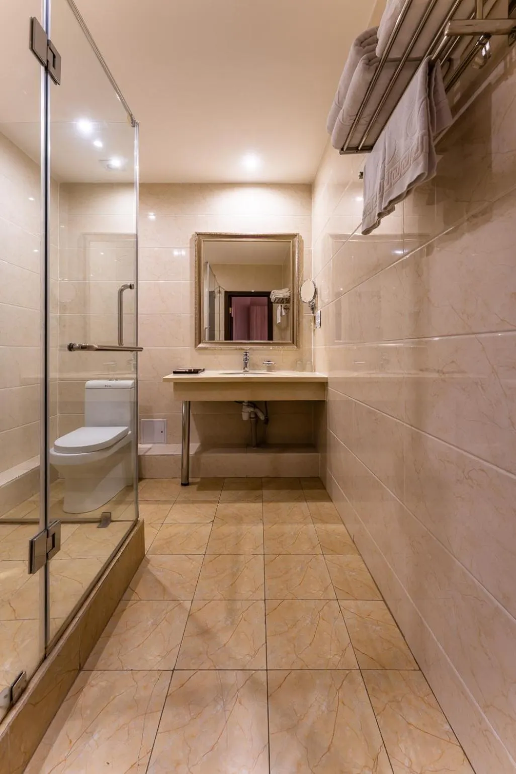 Bathroom in Renion Park Hotel