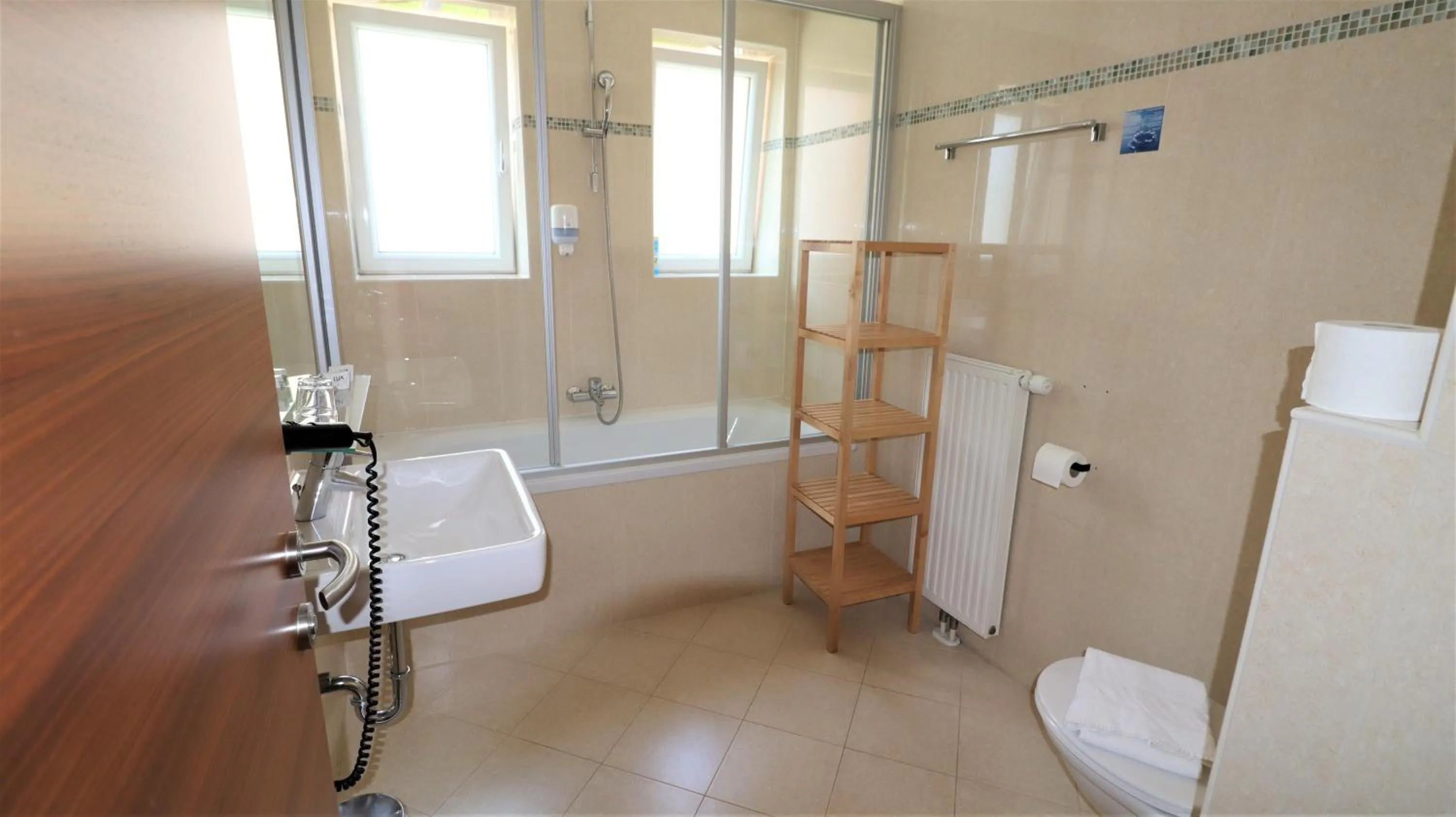 Shower in Hotel Flair