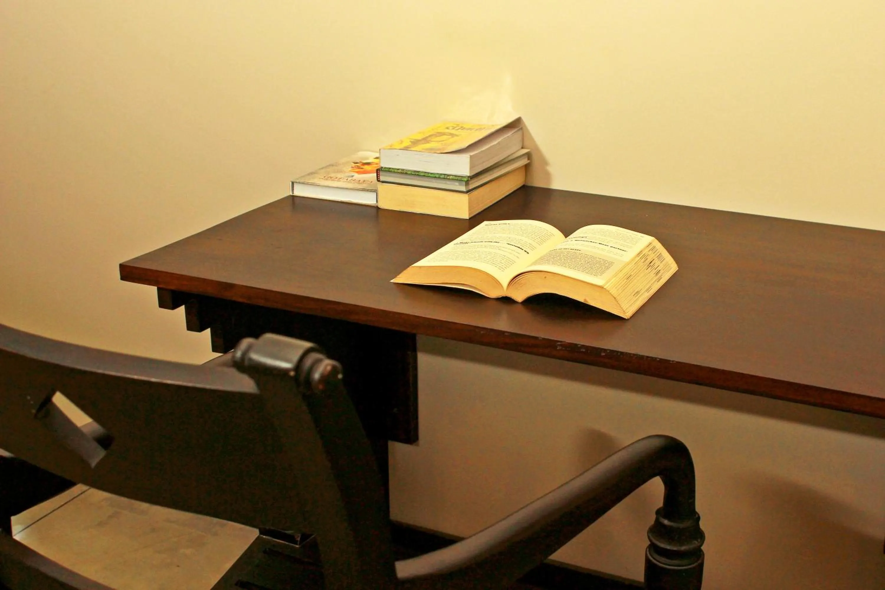 room service in AHAS GAWWA Eco Lodge