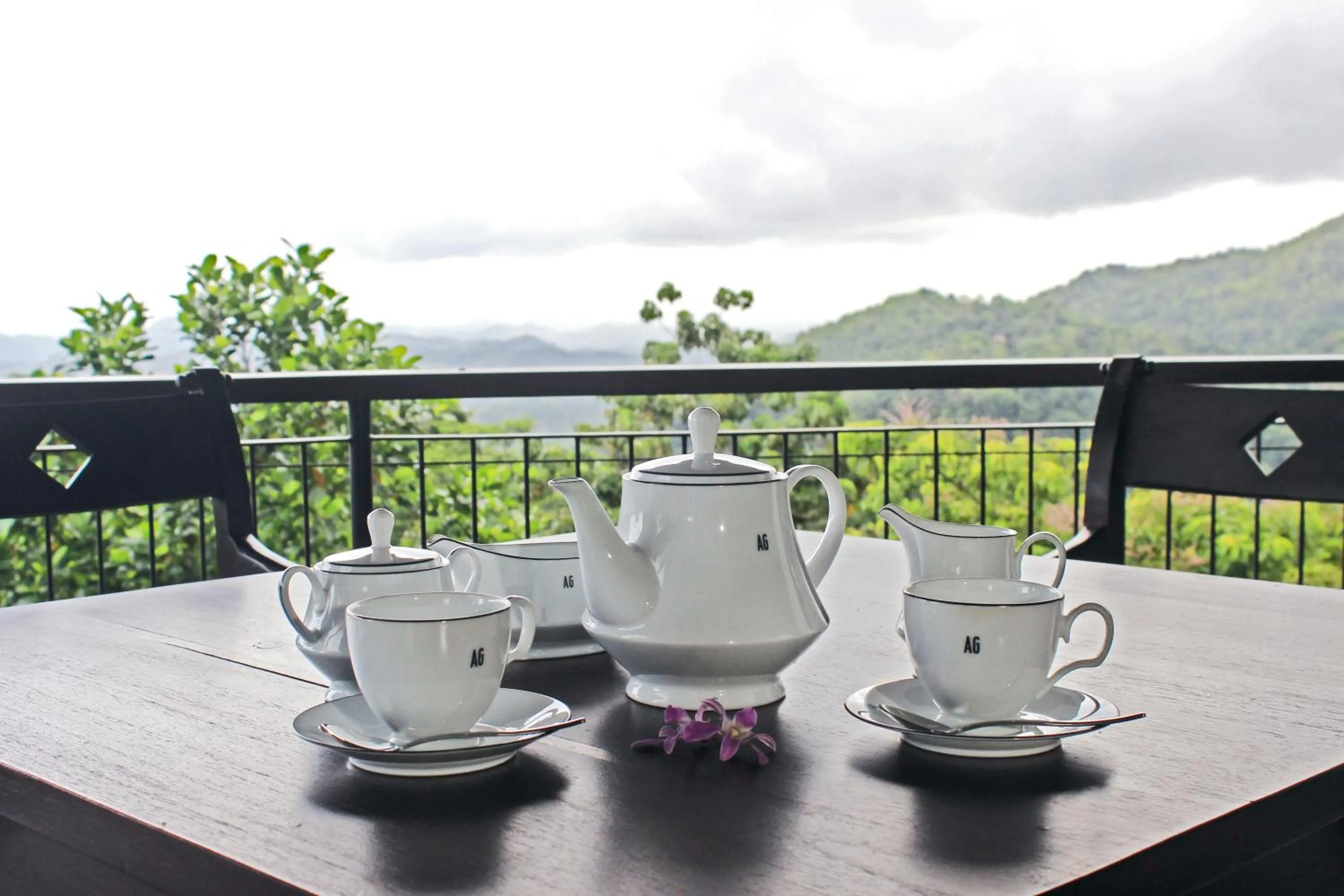 Restaurant/places to eat in AHAS GAWWA Eco Lodge