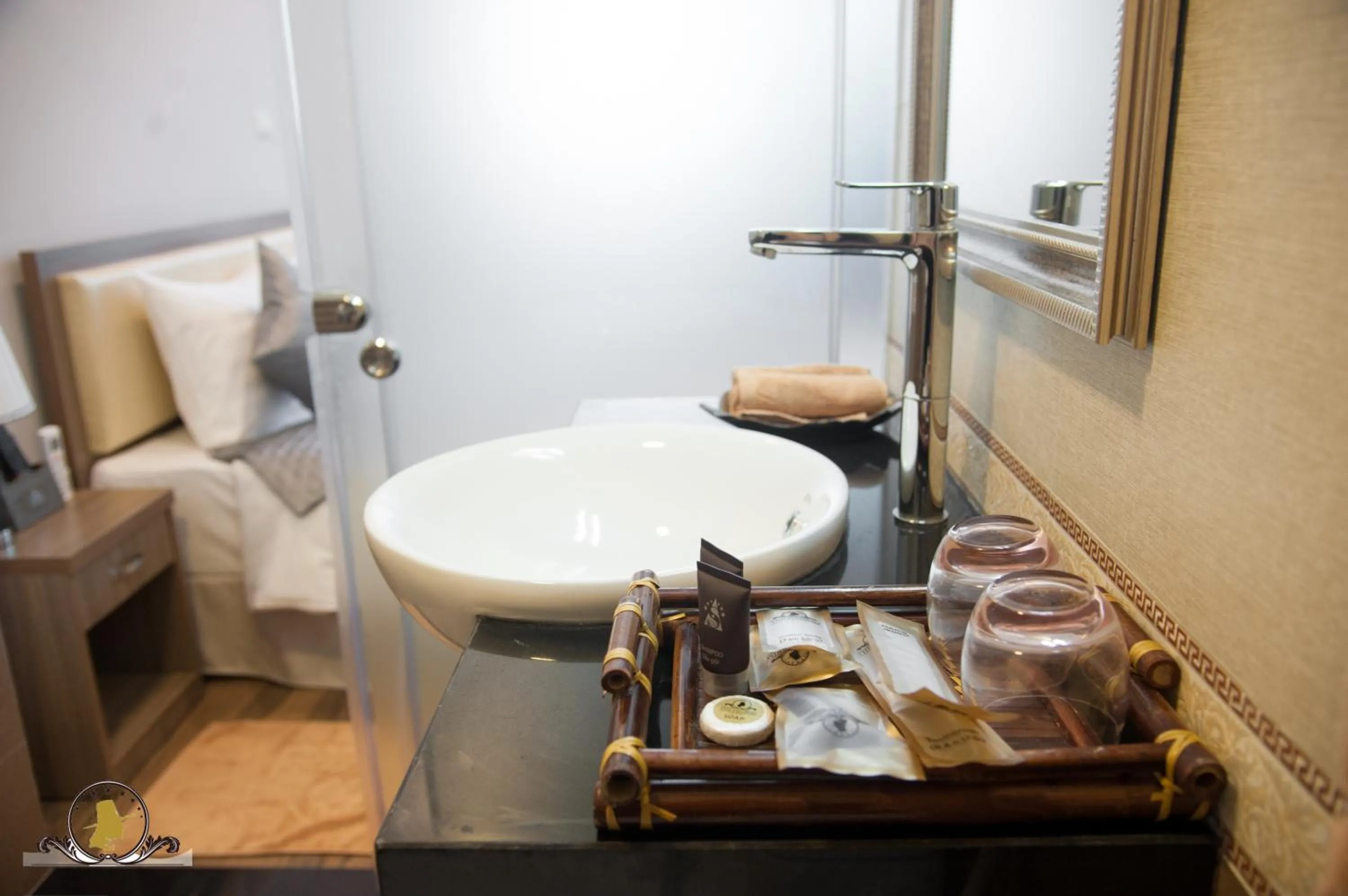 Bathroom, Bed in The Pilgrim Hotel