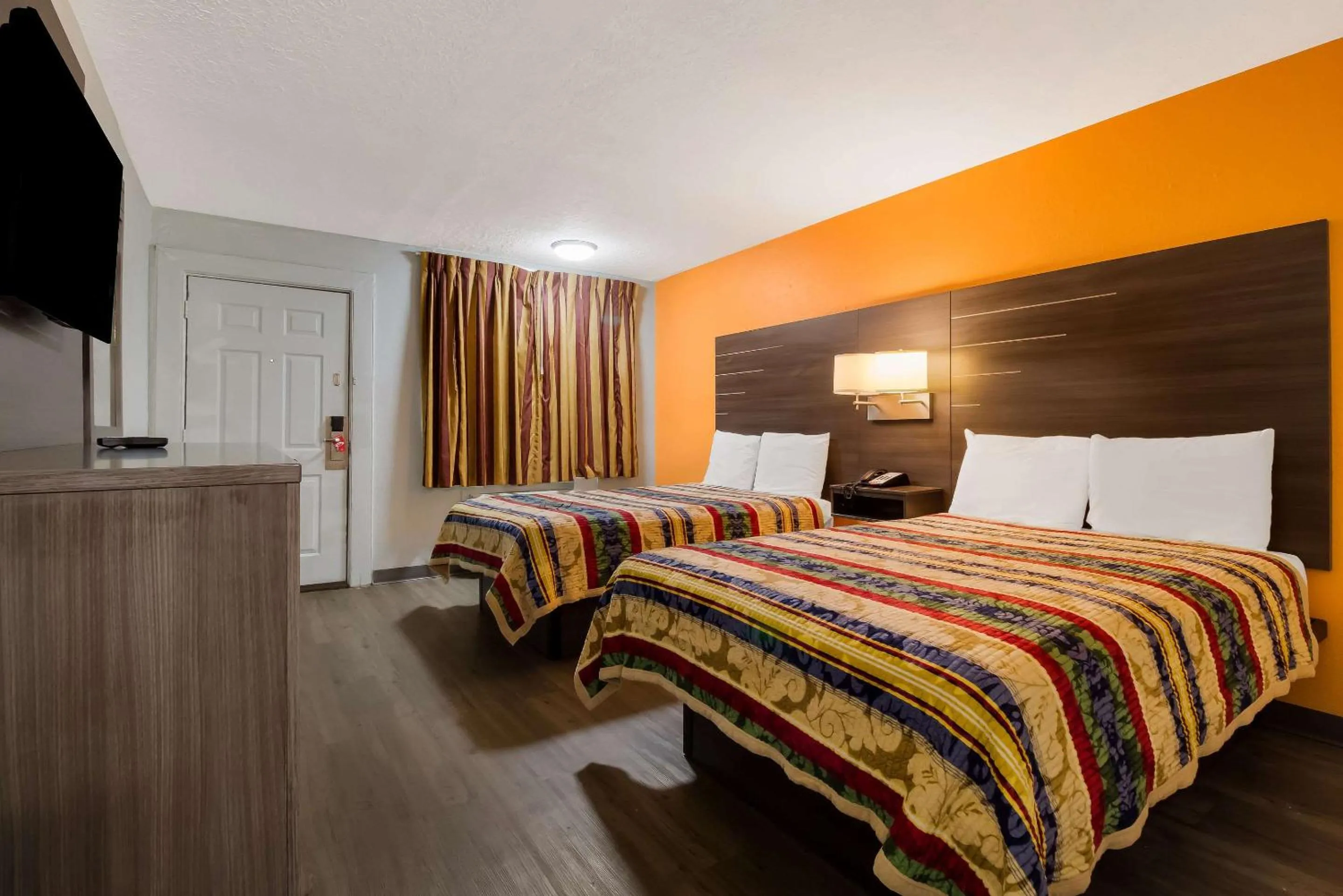 Bedroom, Bed in Rodeway Inn Conference Center