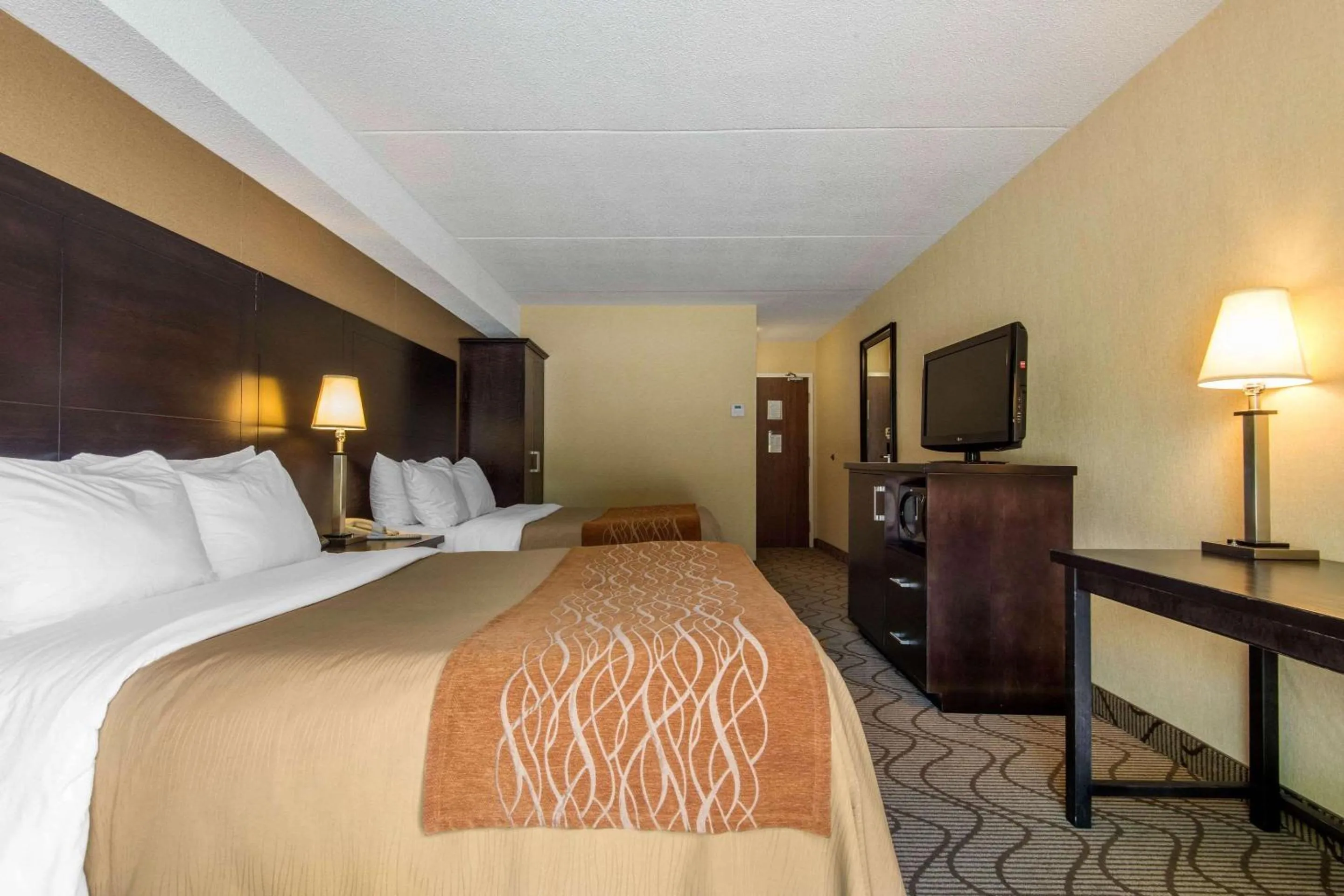 Photo of the whole room, Bed in Comfort Inn