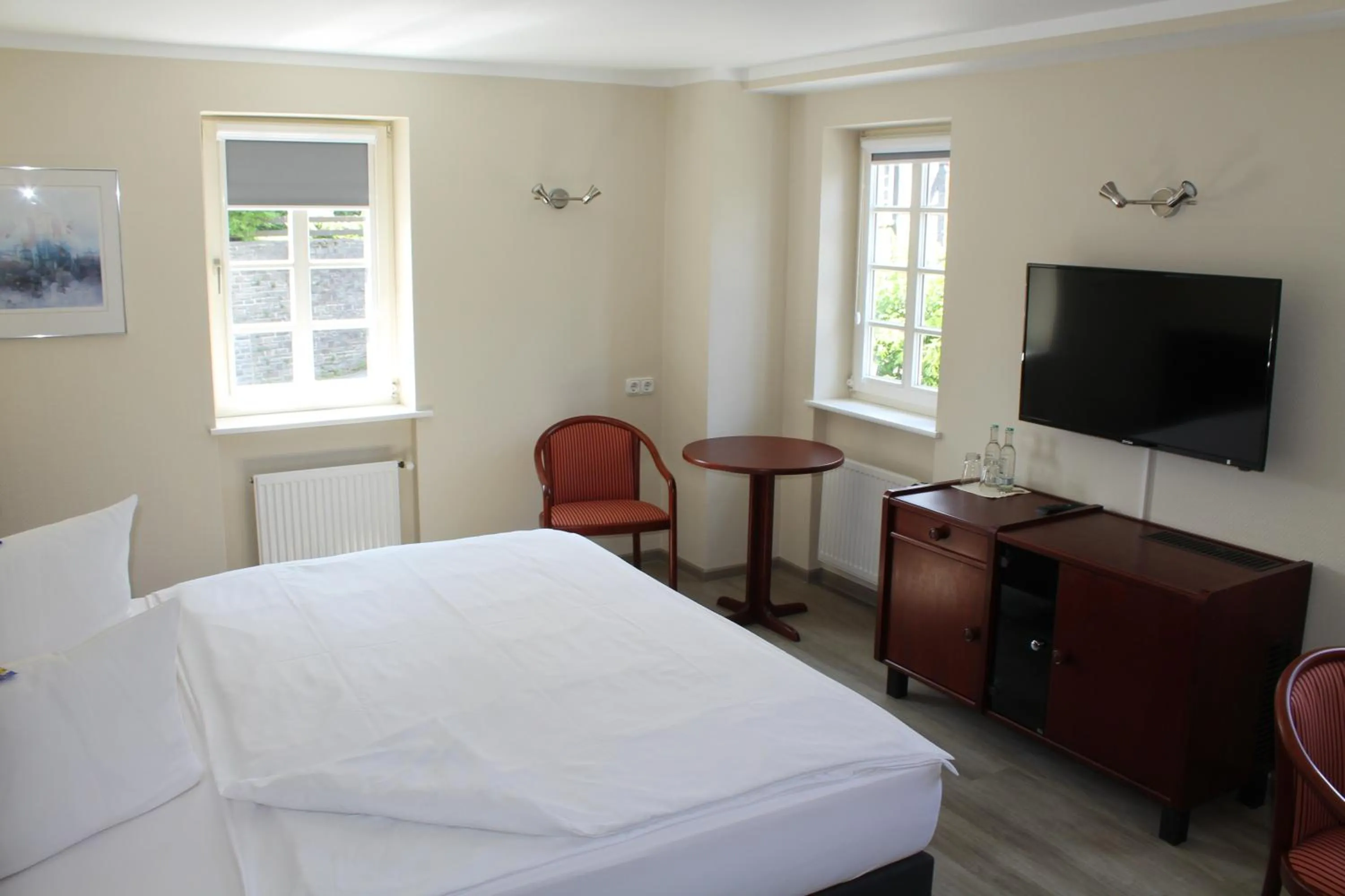 Photo of the whole room, Bed in Hotel zur Altstadt