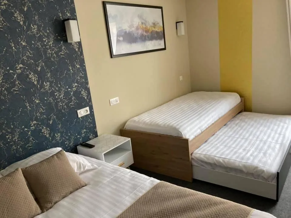 Bed in Logis Hotel Restaurant des Voyageurs