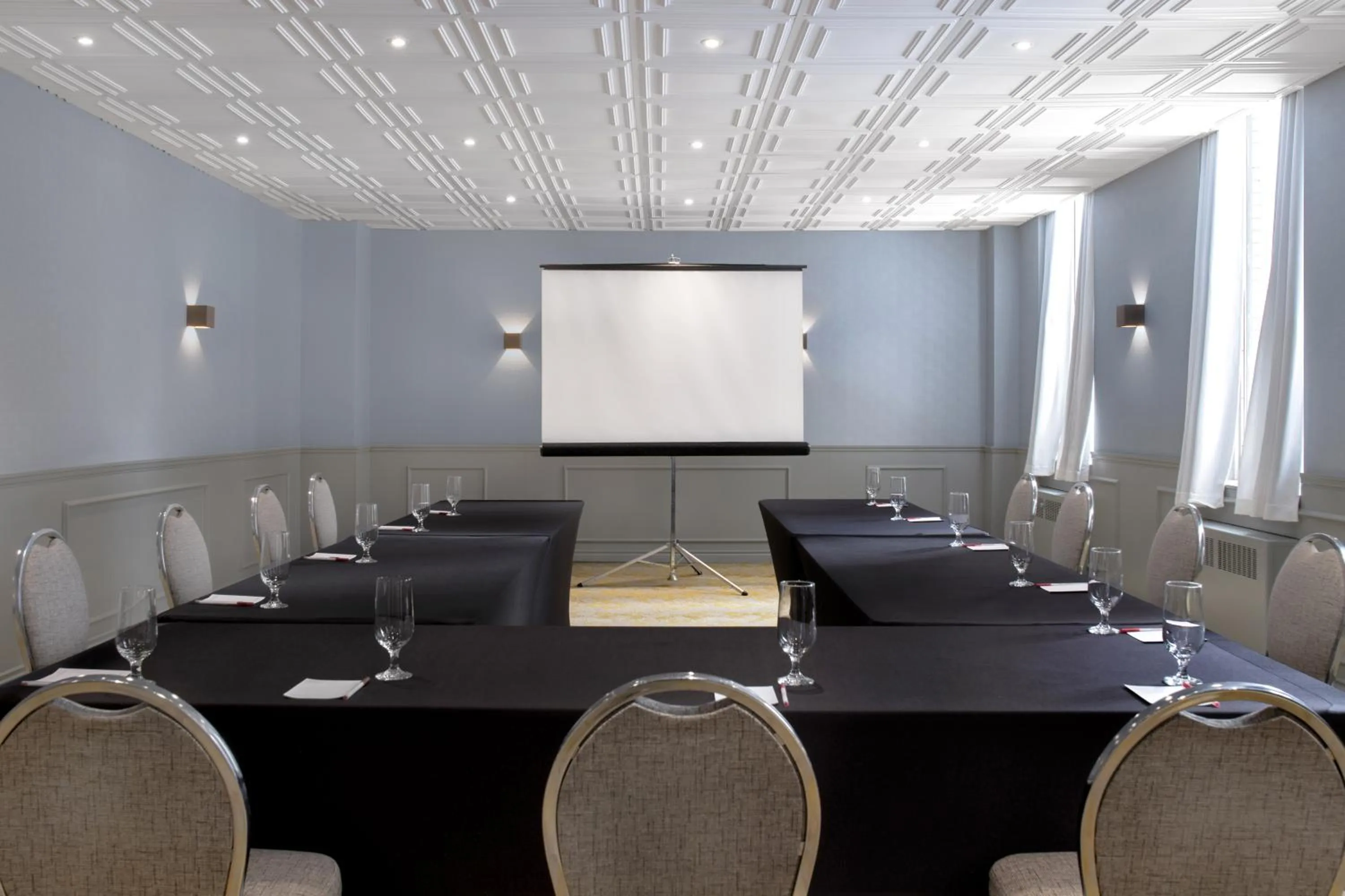 Meeting/conference room in Ramada Plaza by Wyndham Calgary Downtown