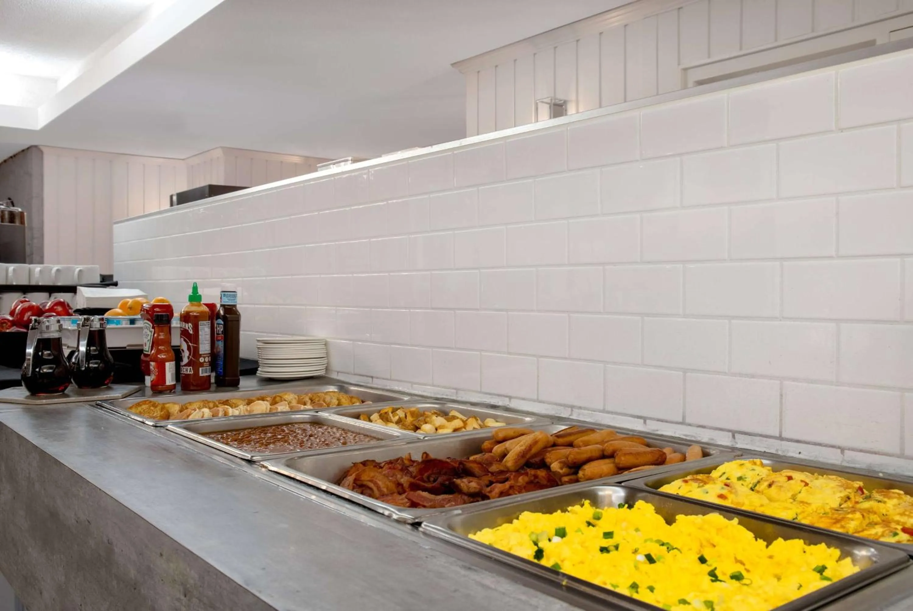 Property building in Ramada Plaza by Wyndham Calgary Downtown