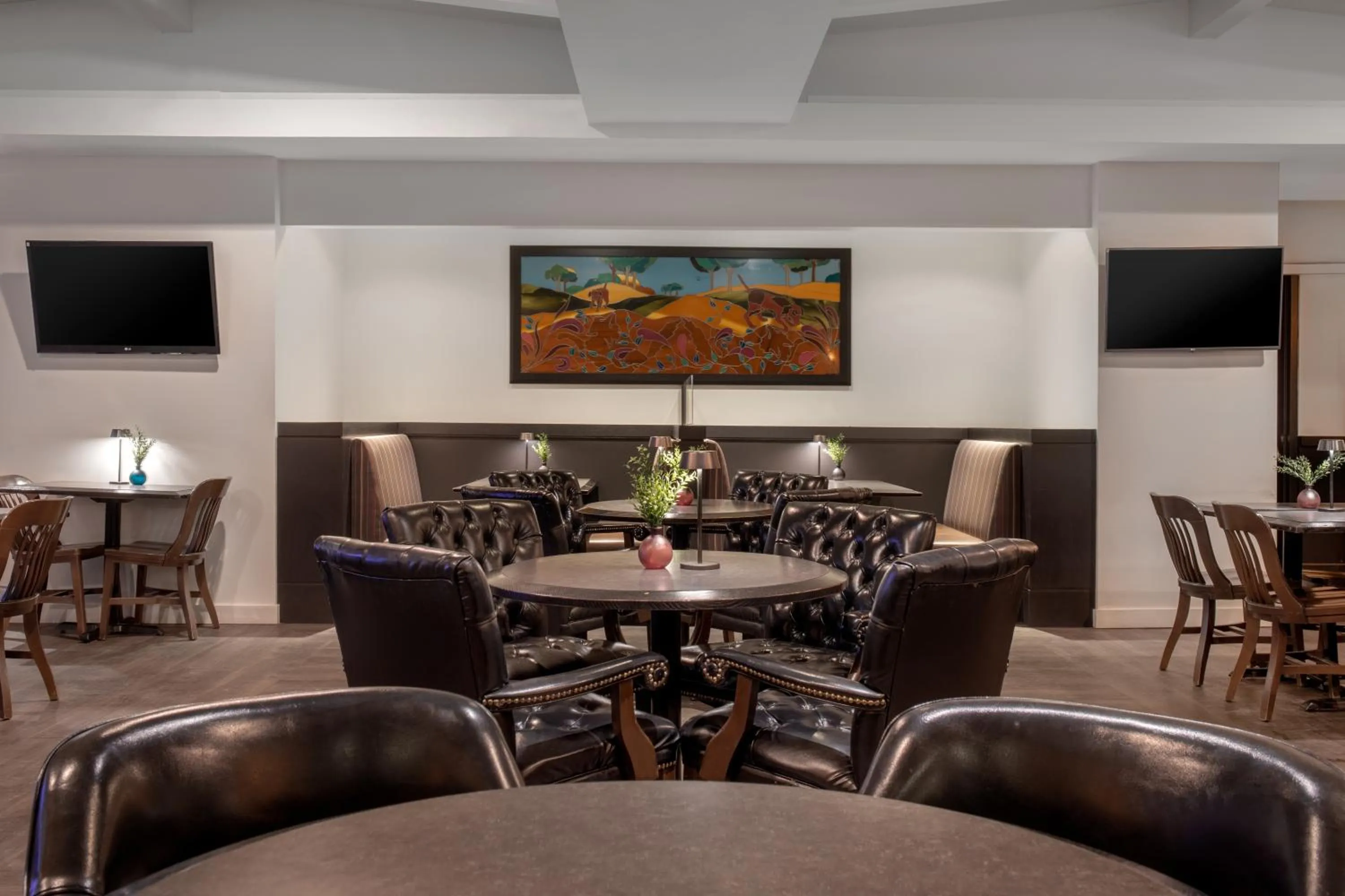 Restaurant/places to eat in Ramada Plaza by Wyndham Calgary Downtown