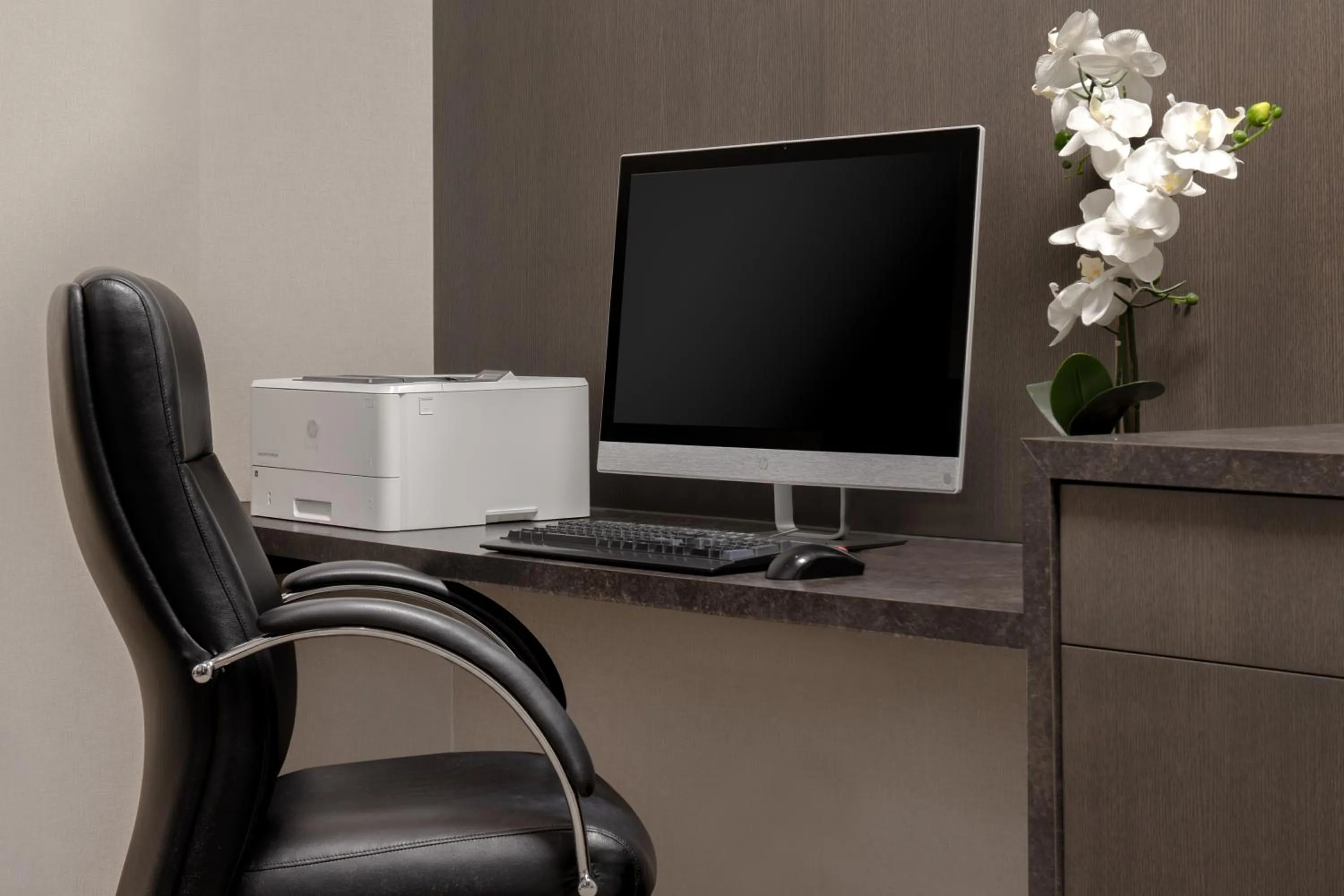 Business facilities in Ramada Plaza by Wyndham Calgary Downtown