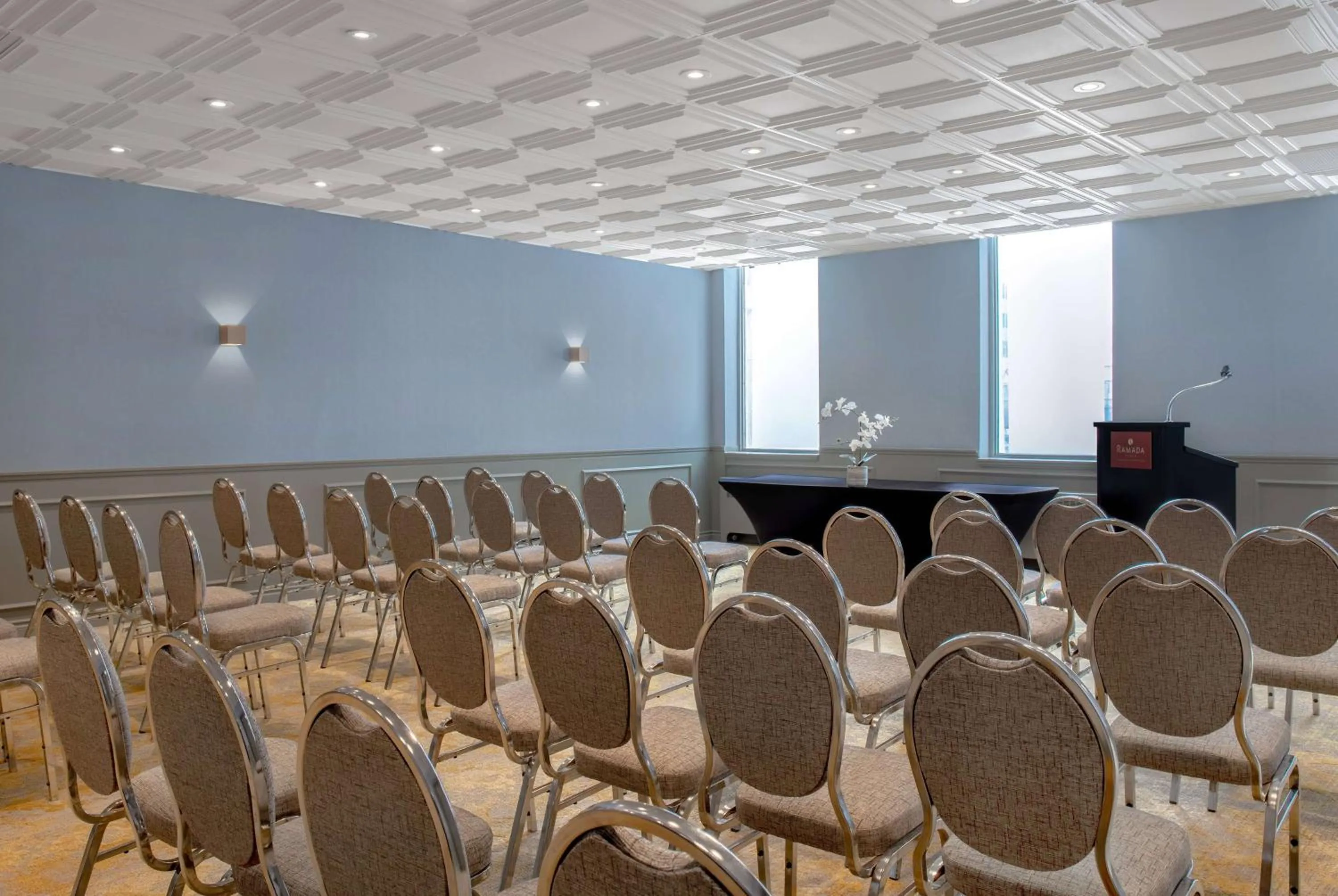 Meeting/conference room in Ramada Plaza by Wyndham Calgary Downtown