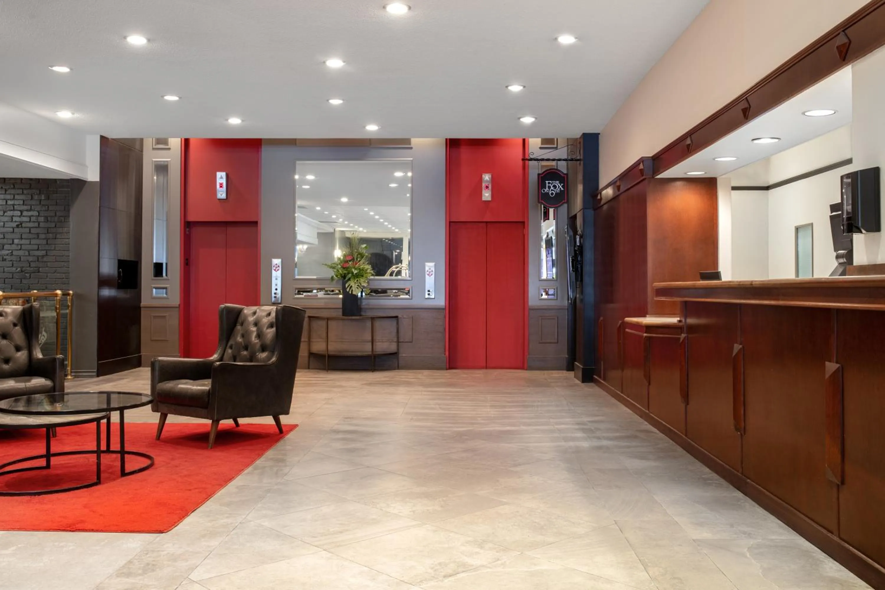 Lobby or reception in Ramada Plaza by Wyndham Calgary Downtown
