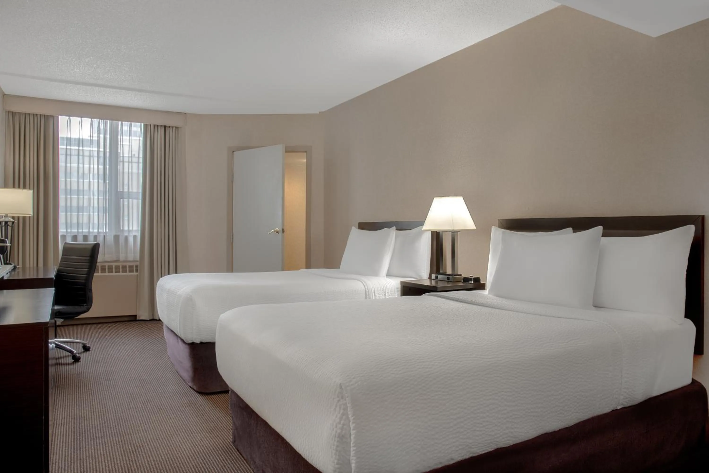 Bedroom, Bed in Ramada Plaza by Wyndham Calgary Downtown