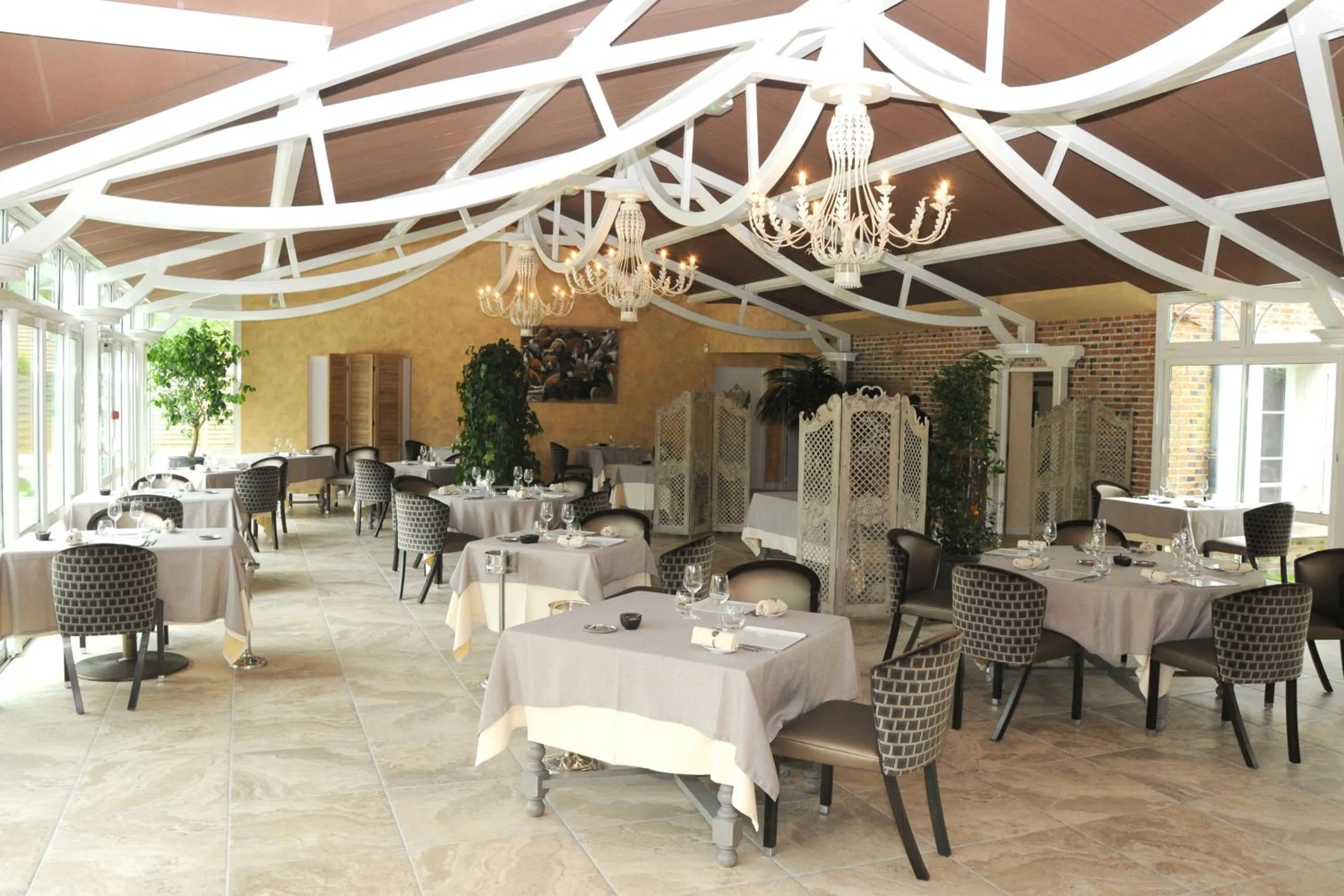 Restaurant/places to eat in Logis Domaine De Valaudran