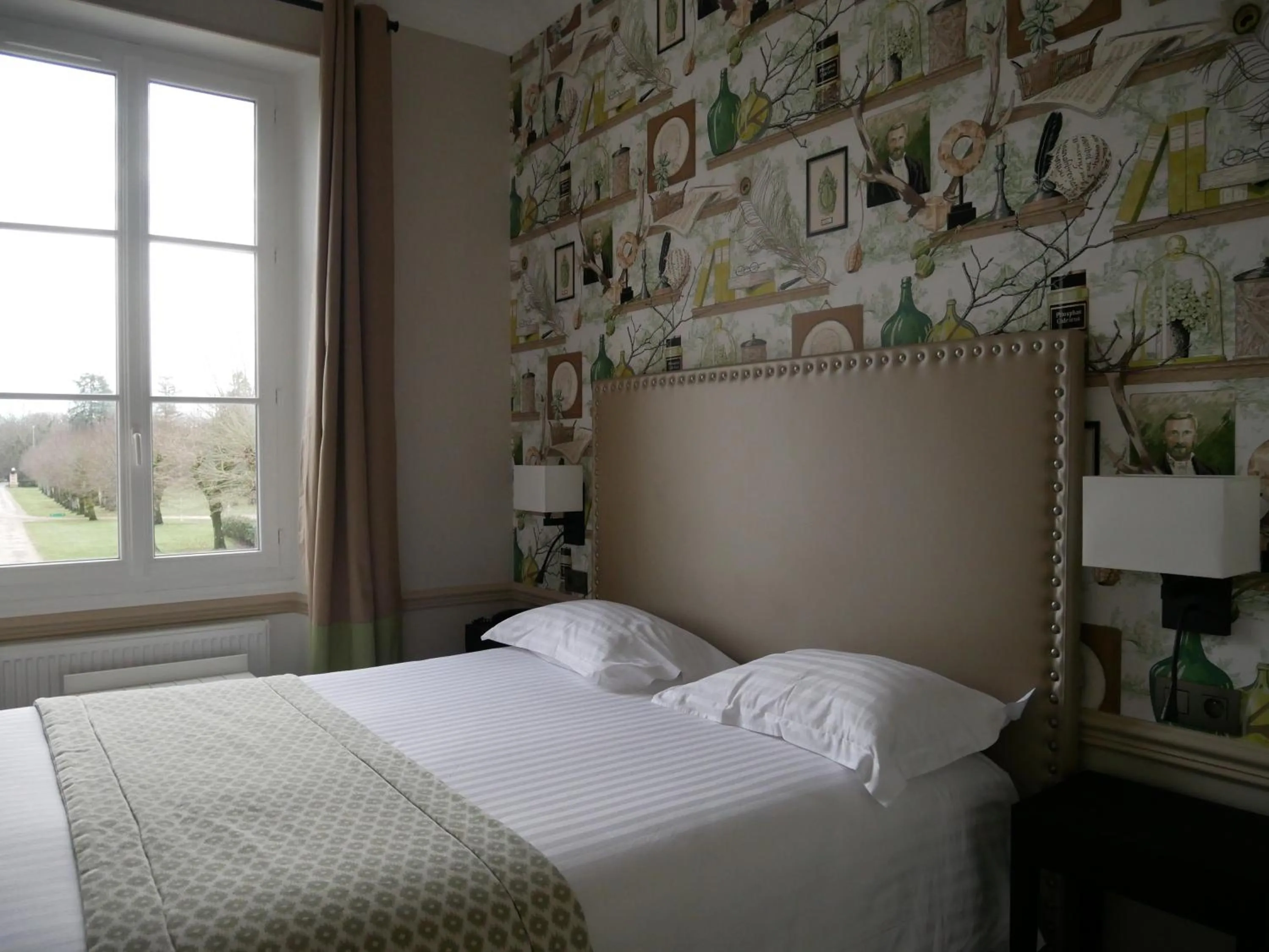 Bed in Logis Domaine De Valaudran