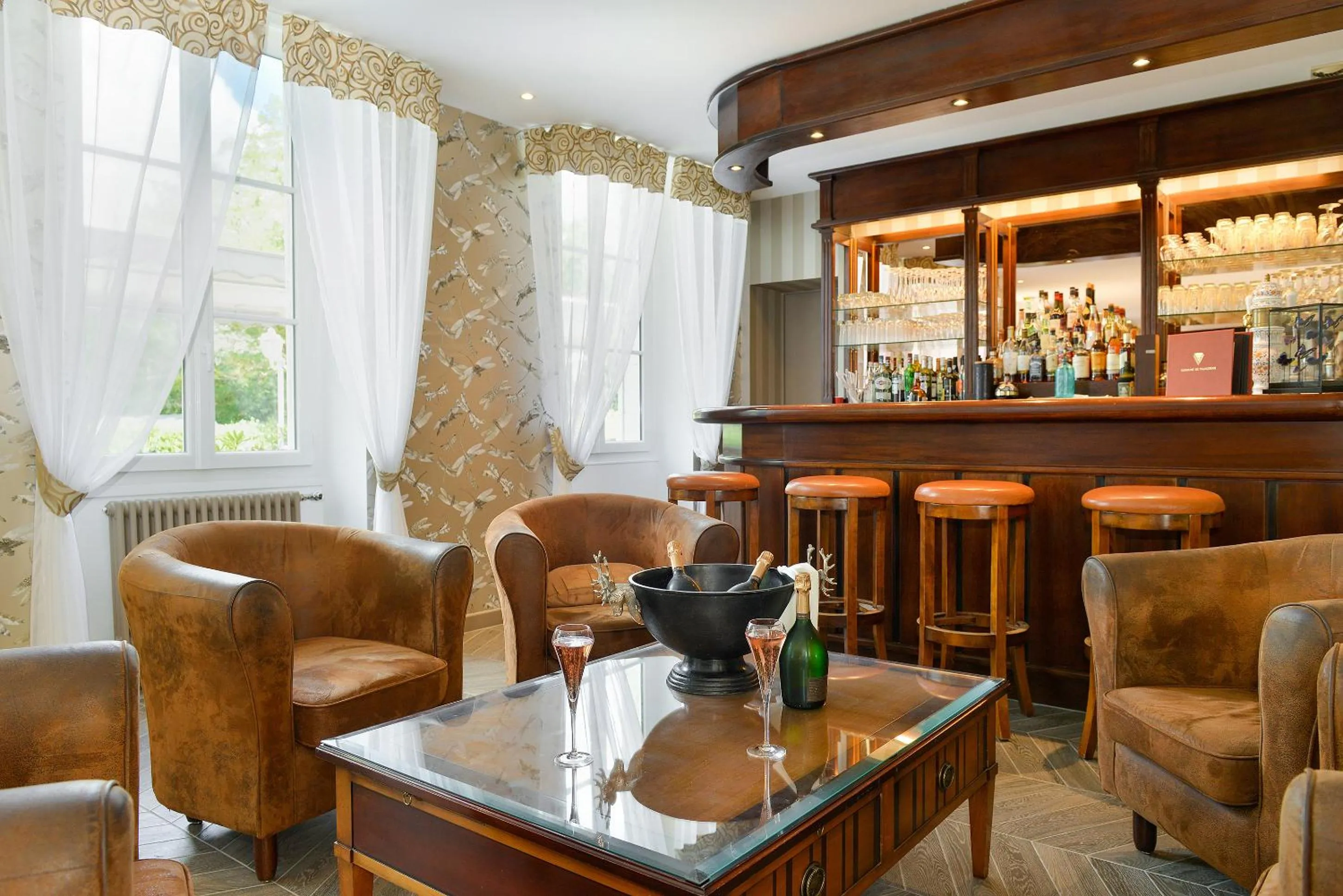 Lounge or bar in Logis Domaine De Valaudran