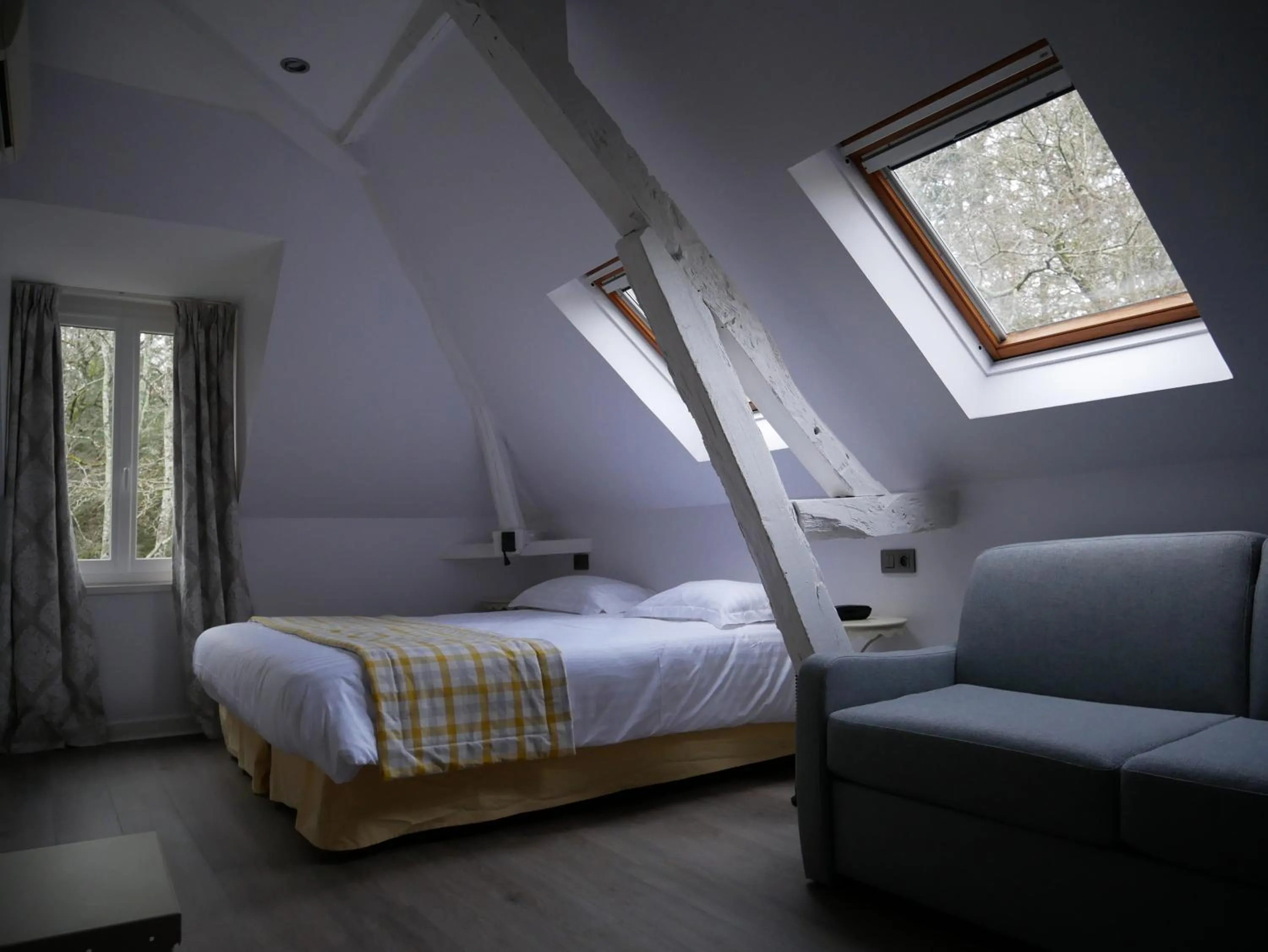 Photo of the whole room, Bed in Logis Domaine De Valaudran