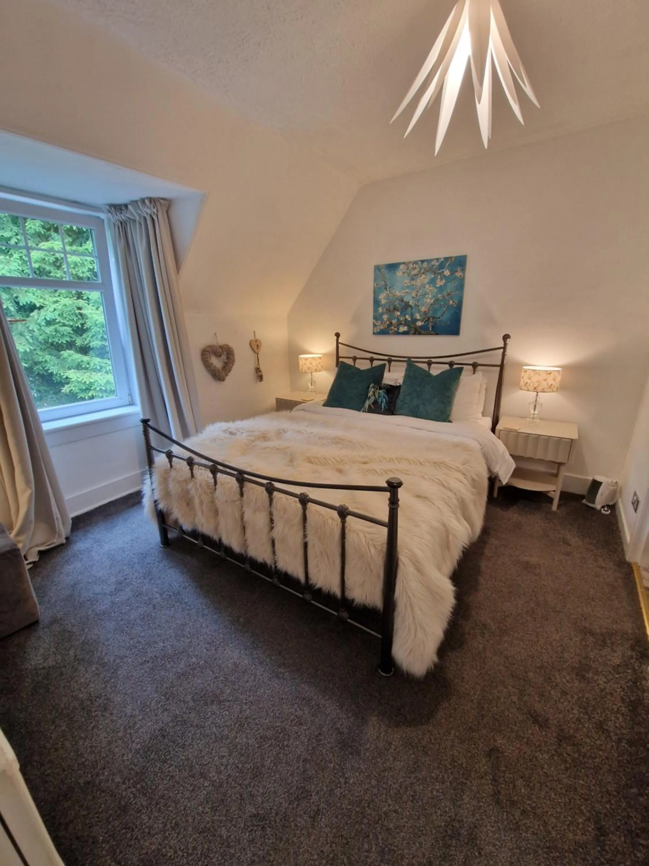 Bed in Eagle View Guest House