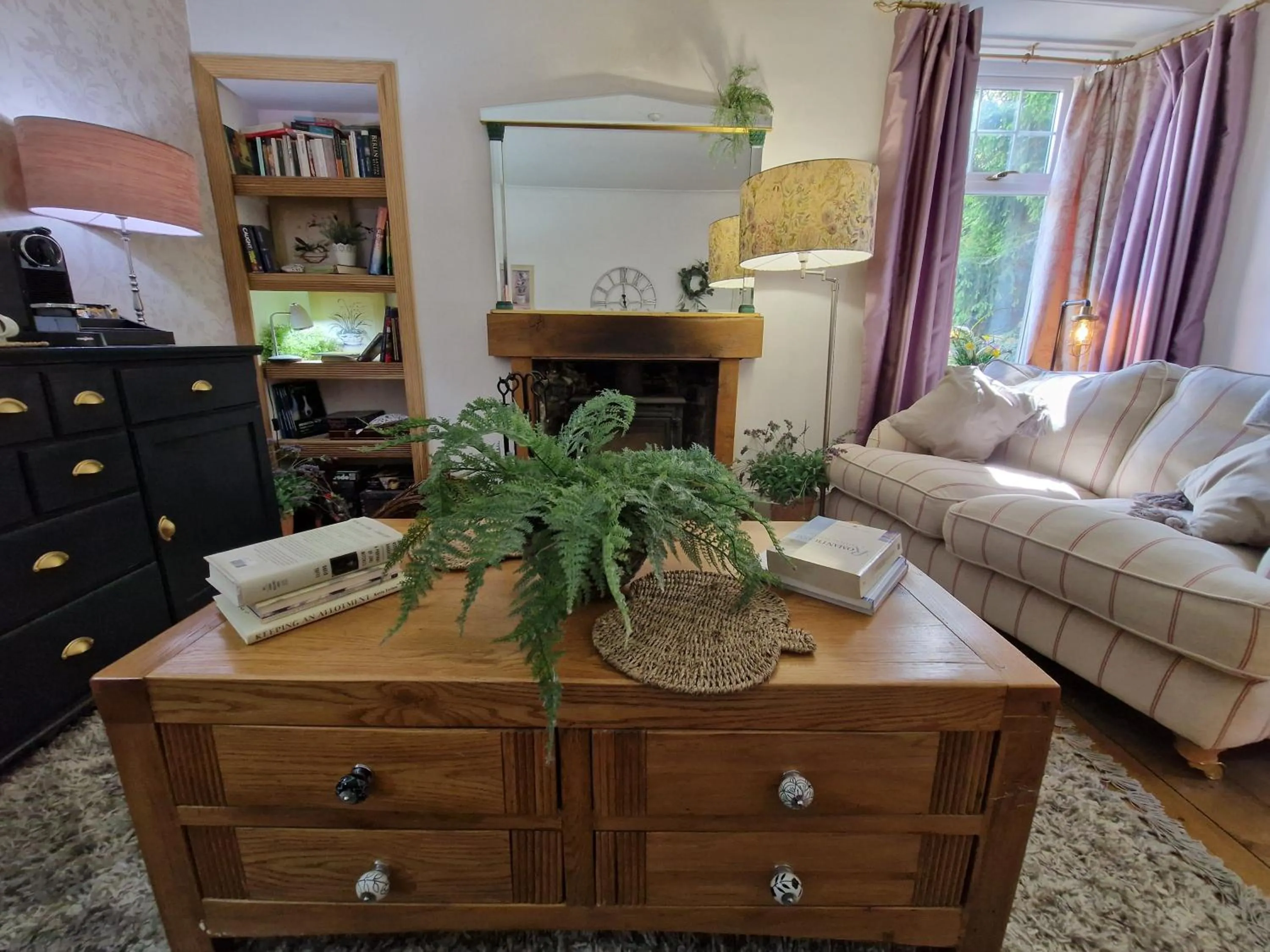 Lounge or bar in Eagle View Guest House