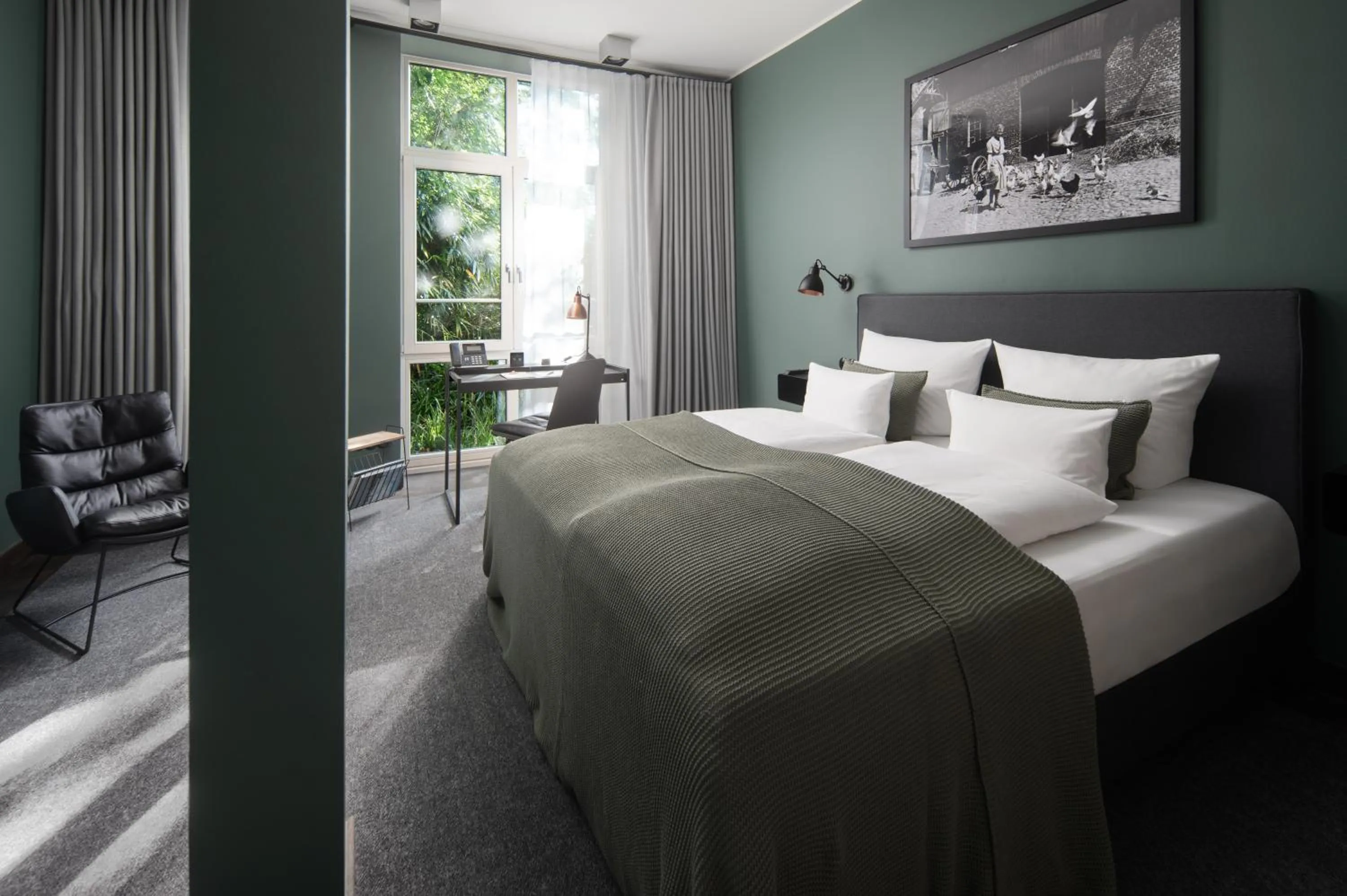 Photo of the whole room, Bed in Landhaus Flottbek Boutique Hotel