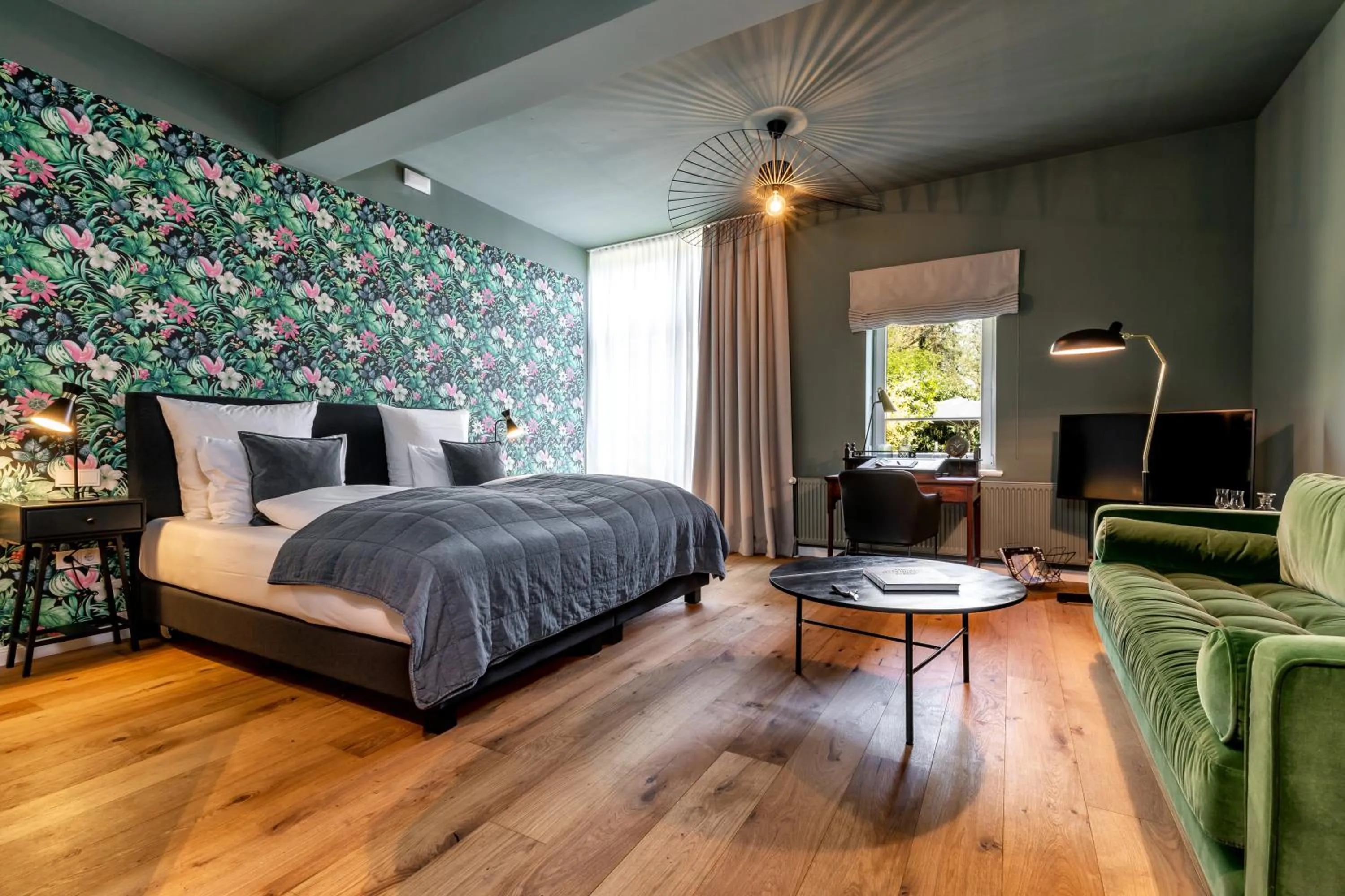 Photo of the whole room, Bed in Landhaus Flottbek Boutique Hotel