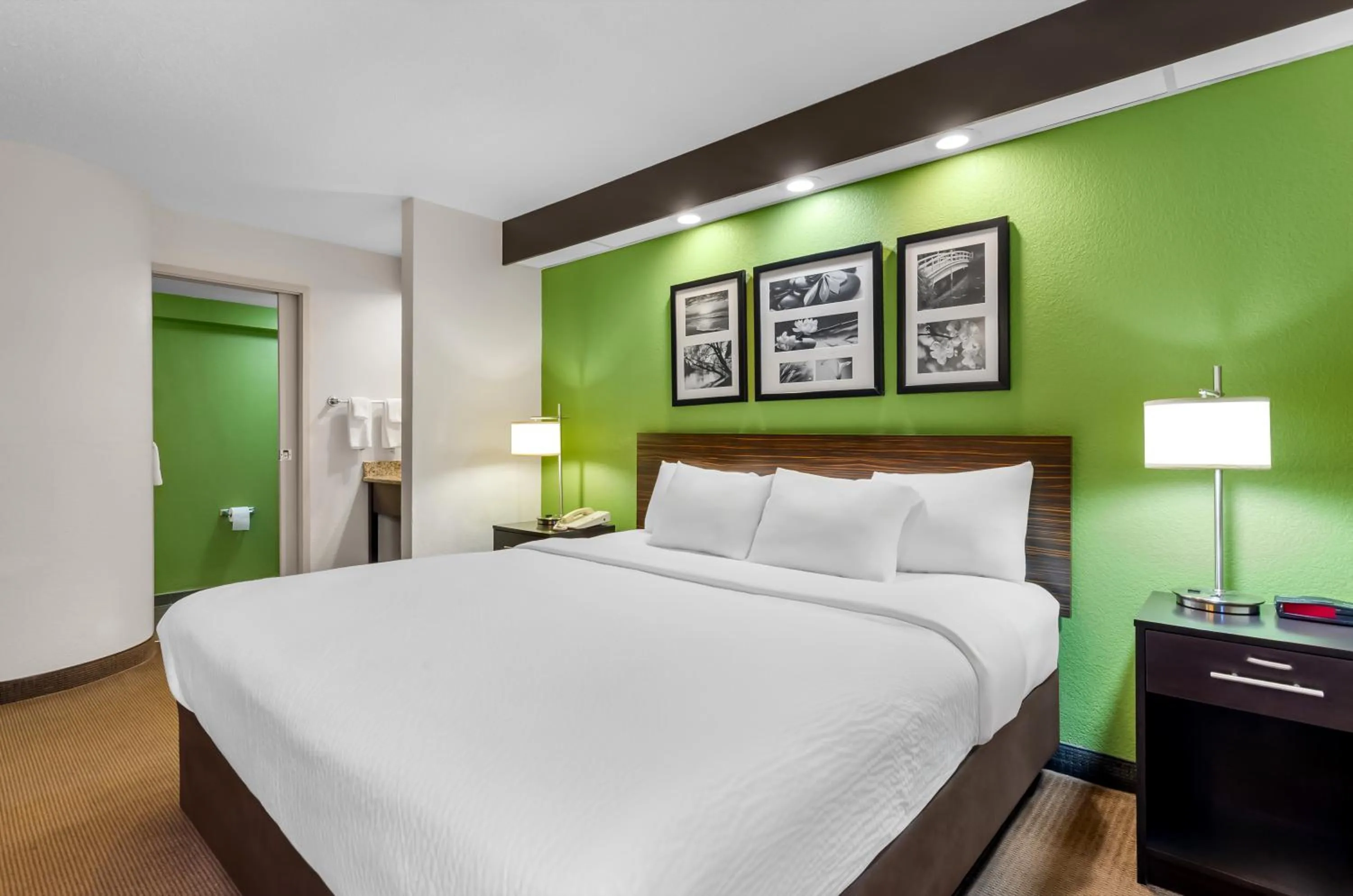 Bedroom, Bed in Sleep Inn Beaver- Beckley