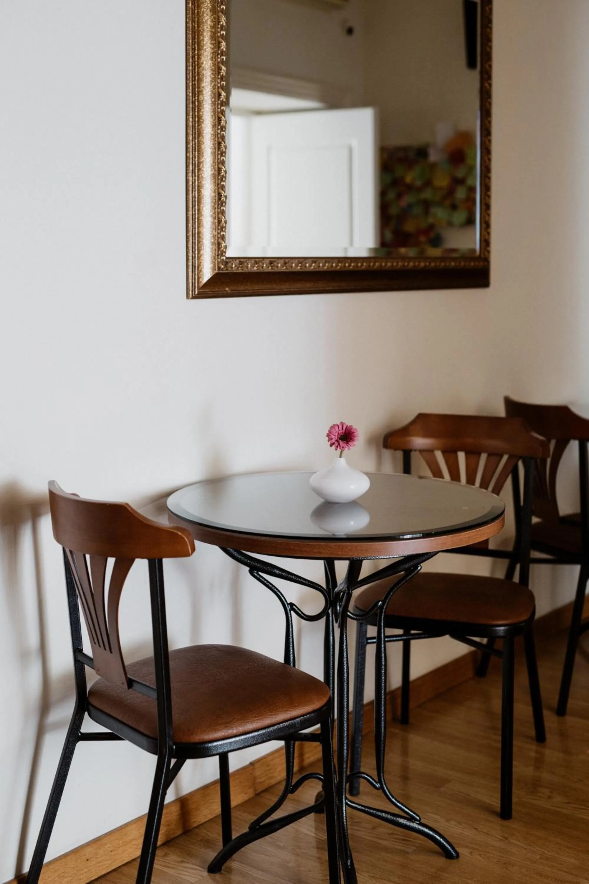 Communal lounge/ TV room in La Girandola Bed & Breakfast