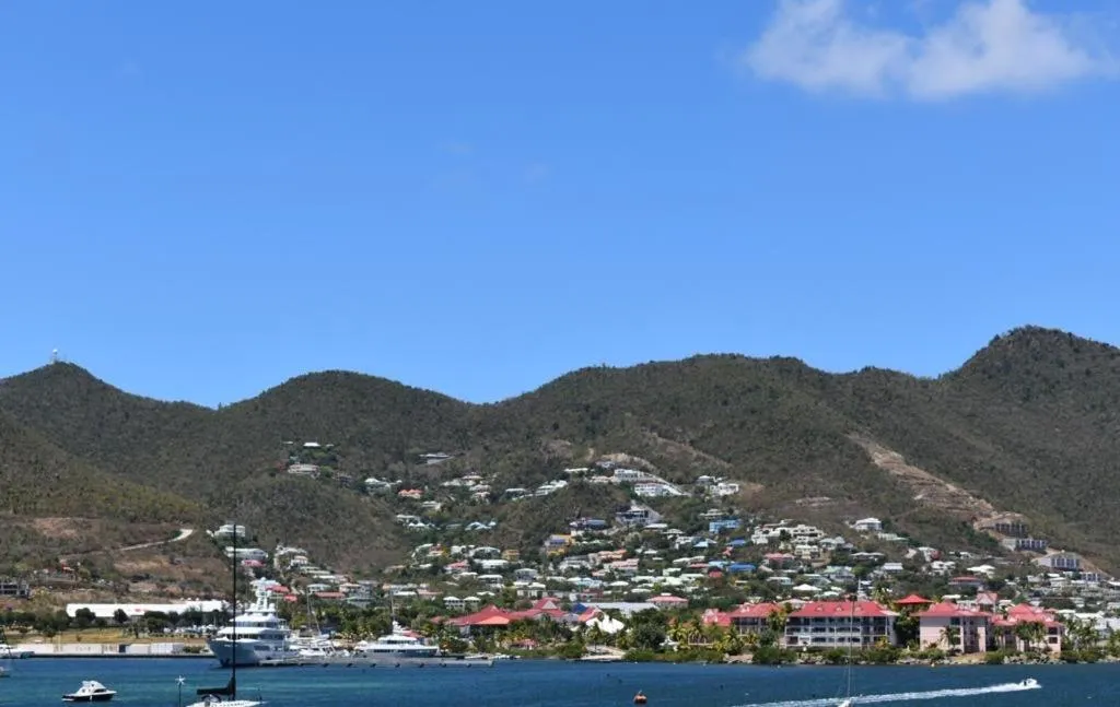 Mountain view in Travel Inn Hotel Simpson Bay